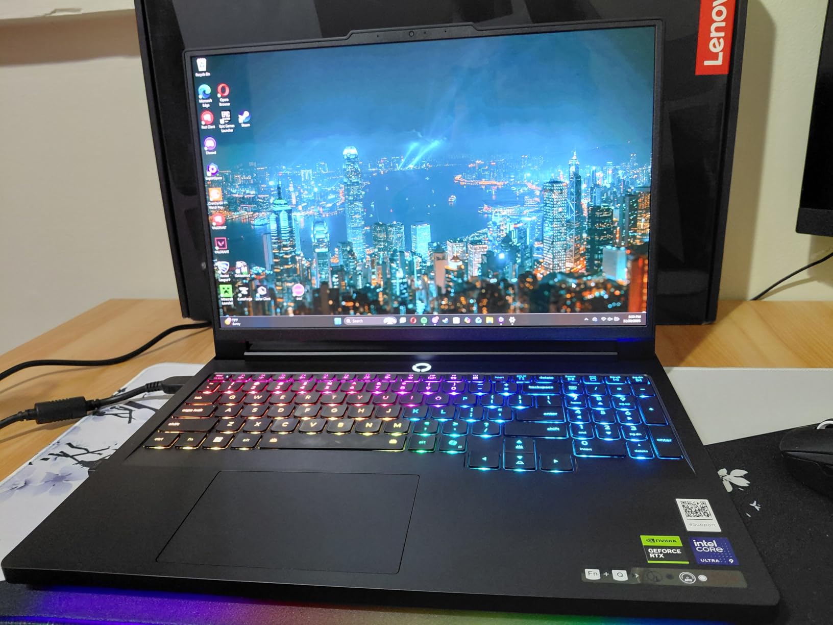 Lenovo Legion Pro 7i - Gaming Laptop - Intel Core Ultra 9 275HX - 16