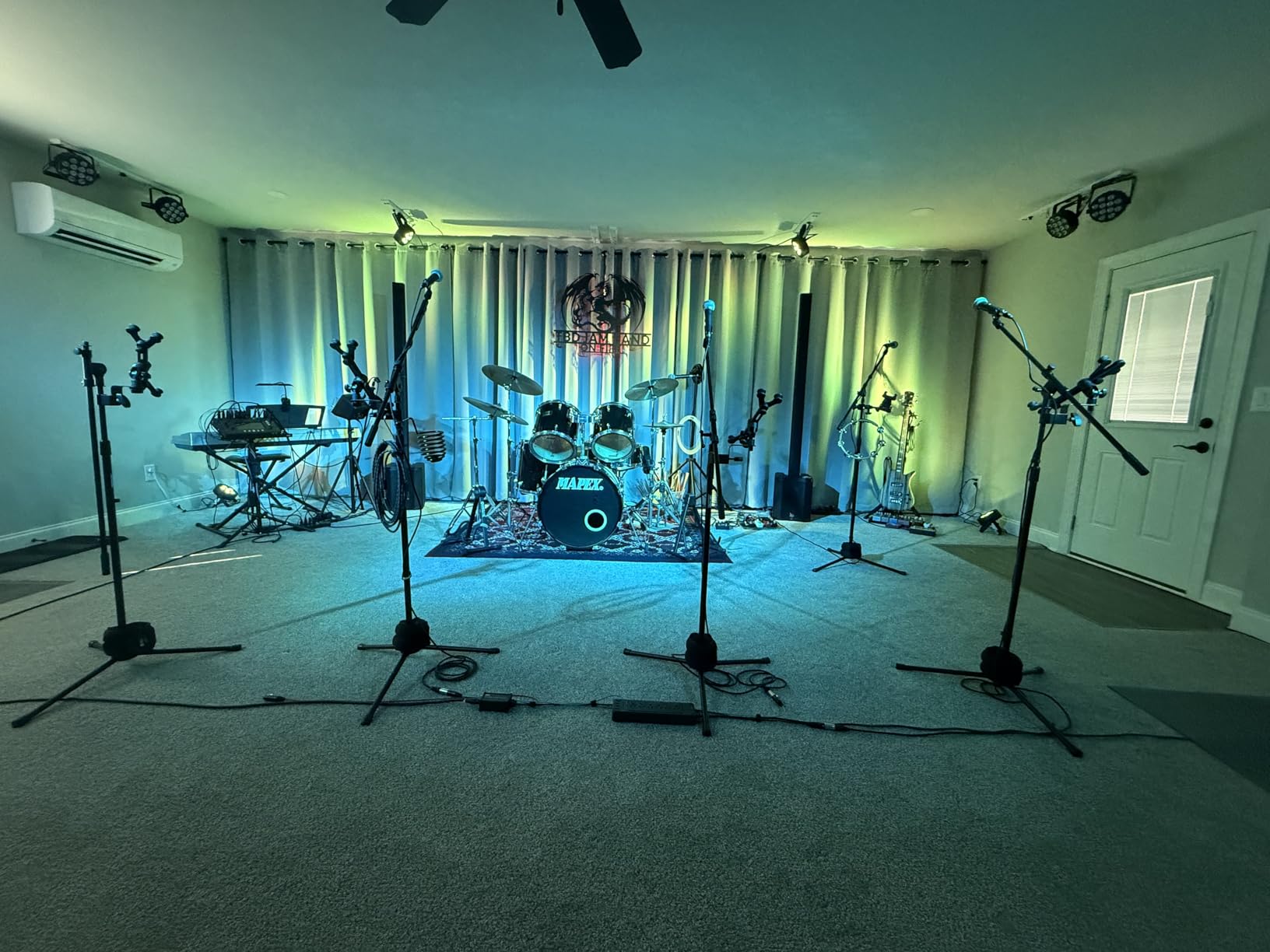 Shure SM57 Dynamic Microphone - Wired Cardioid XLR Instrument Handheld Mic for Guitar Amplifiers, Snare Drum, Percussion, Live Sound & Studio Recording customer photo 1