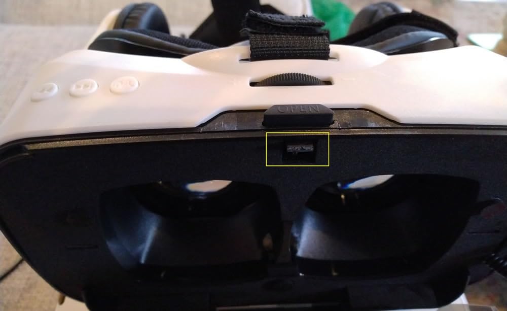Sharper Image Bluetooth VR Headset with Earphones by Sharper Image customer photo 2