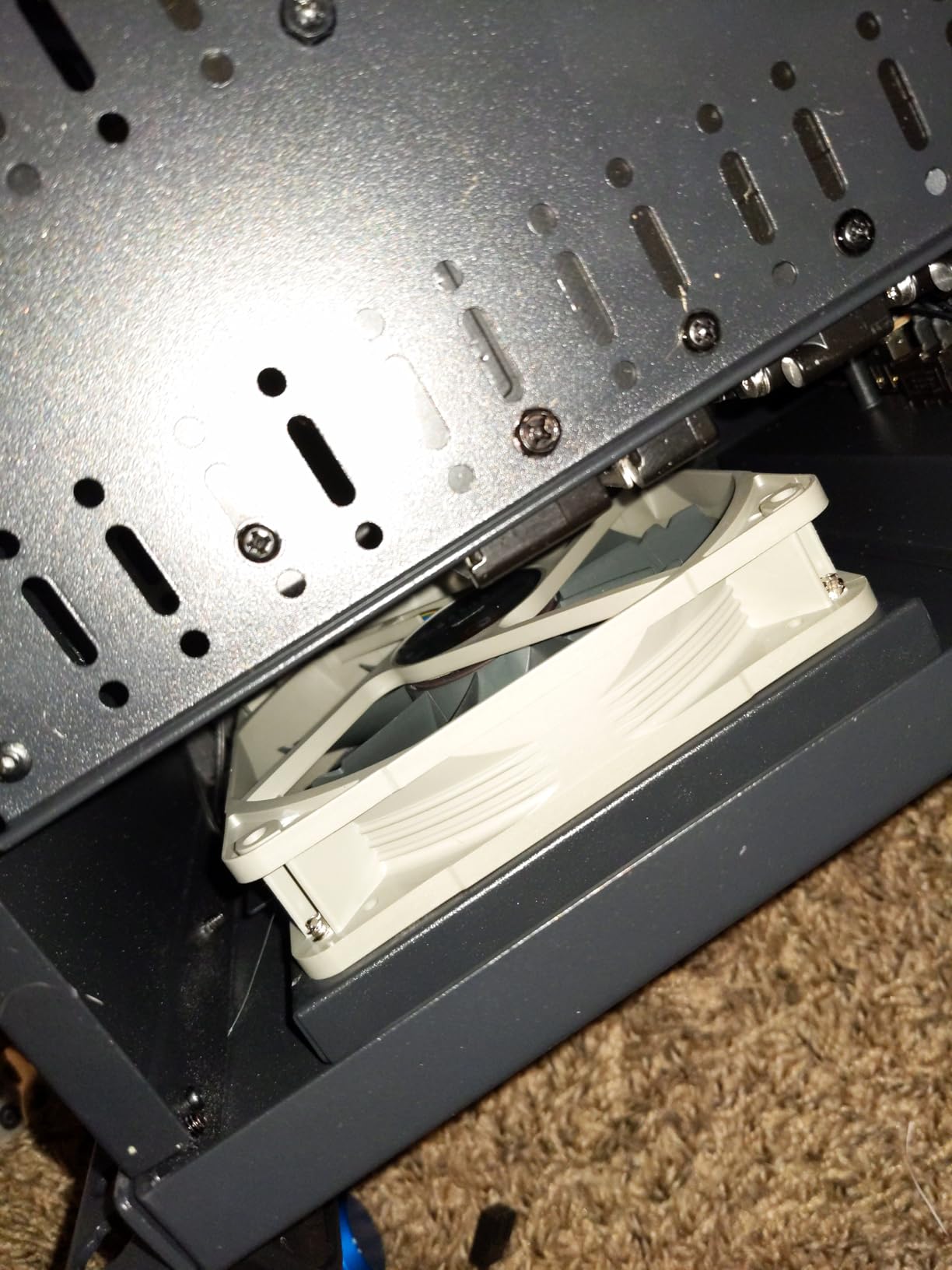 Noctua NF-P12 redux-1700 PWM, High Performance Cooling Fan, 4-Pin, 1700 RPM (120mm, Grey) customer photo 2