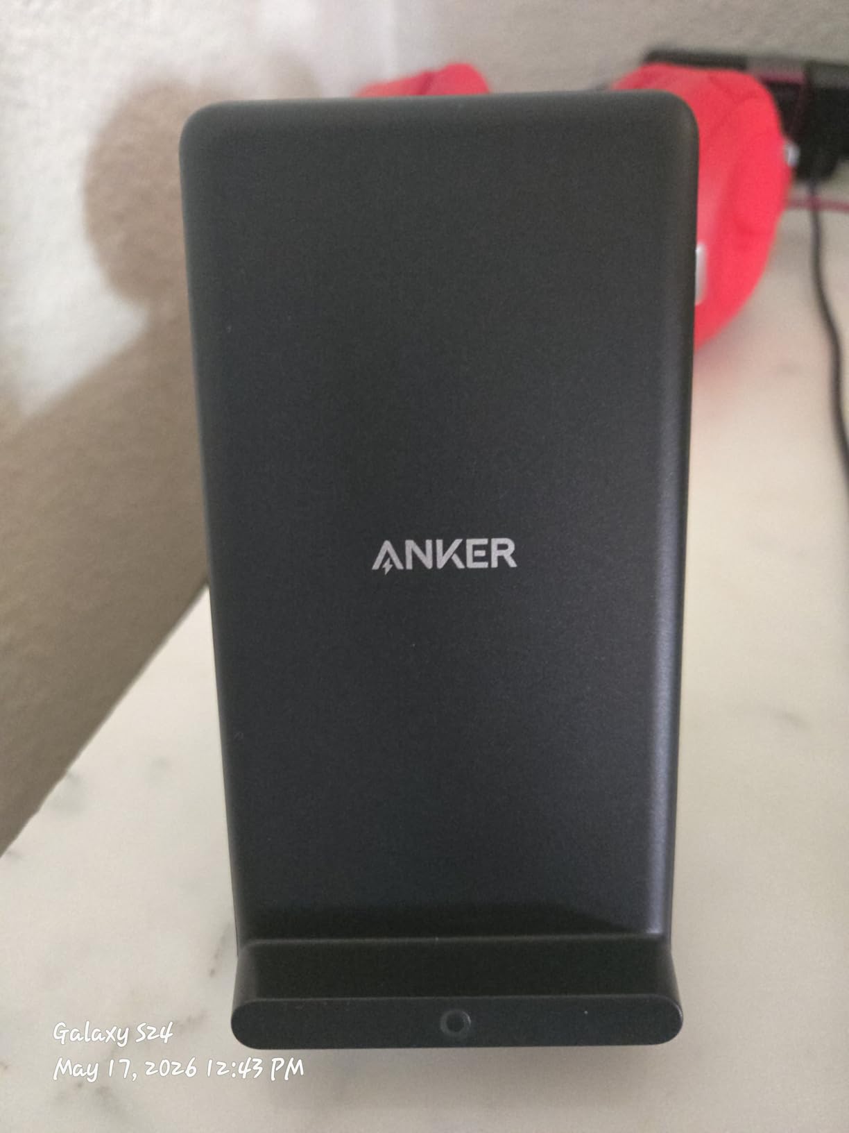 Anker 313 Wireless Charger (Stand), Qi-Certified for iPhone 17/17 Pro/17 Pro Max/15/14/13, 10W Fast-Charging Galaxy S23 S22 S21 (No AC Adapter) customer photo 2