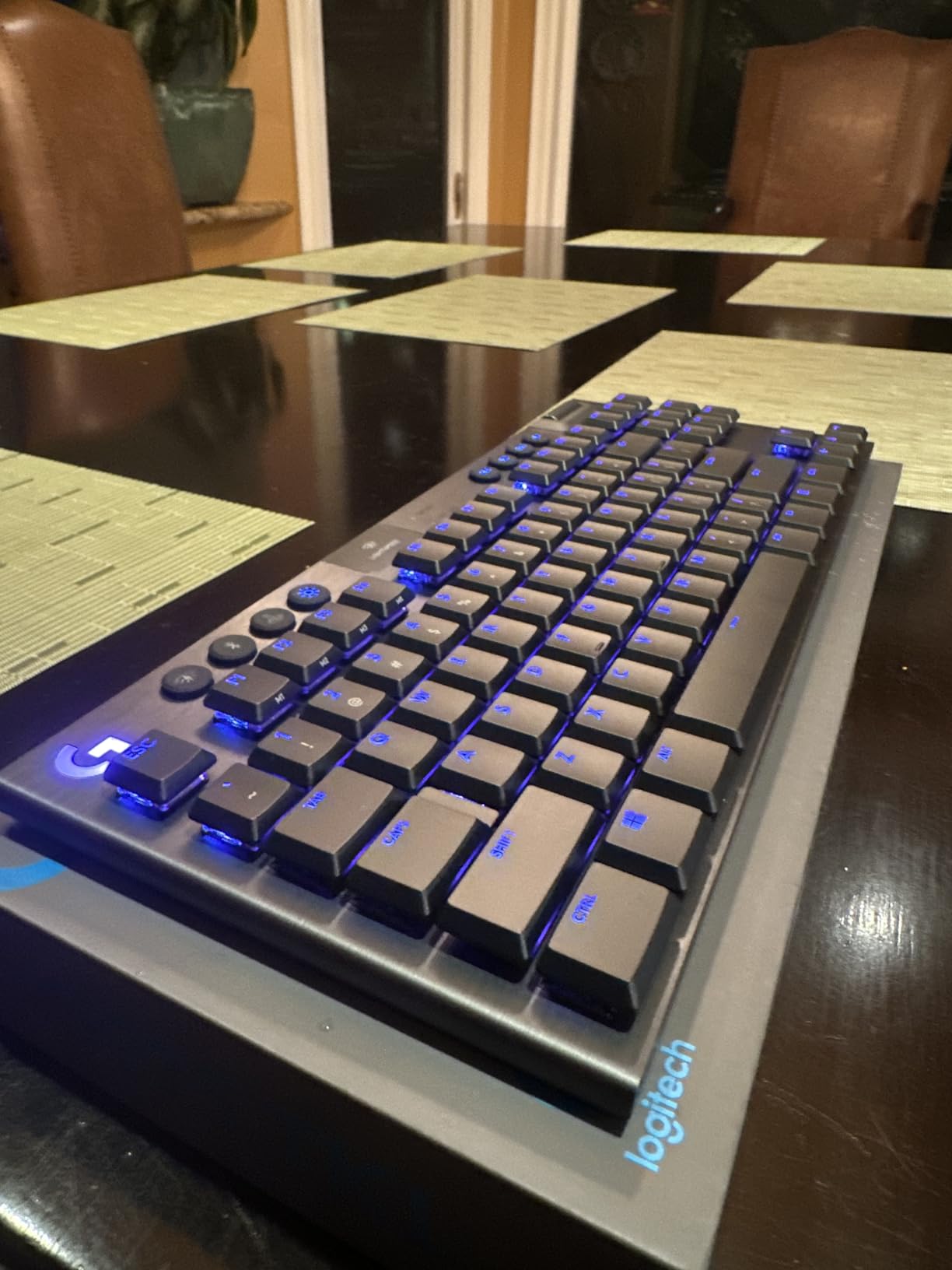 Logitech G915 TKL Tenkeyless Lightspeed Wireless RGB Mechanical Gaming Keyboard, Low Profile Switch Options, Lightsync RGB, Advanced Wireless and Bluetooth Support - Tactile,Black customer photo 2