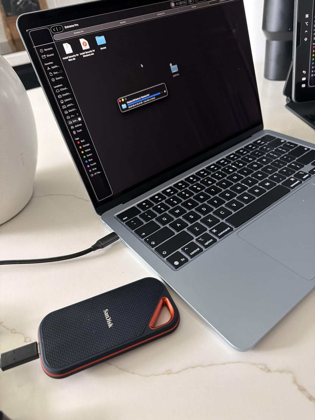 SANDISK 4TB Extreme PRO Portable SSD - Up to 2000MB/s, USB-C, USB 3.2 Gen 2x2, IP65 Water and Dust Resistance (SDSSDE81-4T00-G25) customer photo 1