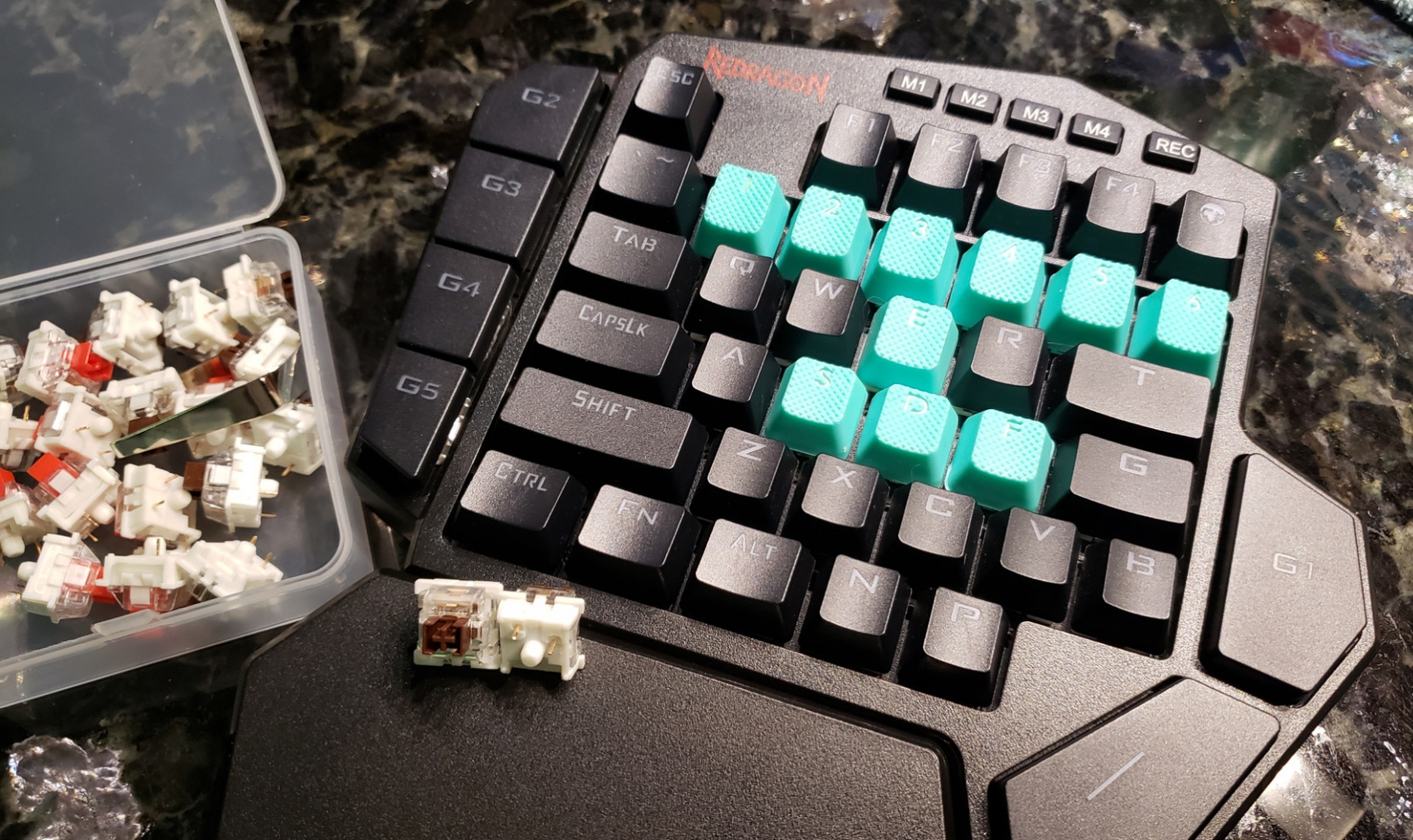 Redragon K585 PRO Wireless One-Handed Mechanical Keyboard, 42 Keys 3-Mode RGB 40% Gaming Keypad w/ 7 Onboard Macro Keys, Detachable Wrist Support, Rechargeable Battery (Blue Switch) customer photo 1