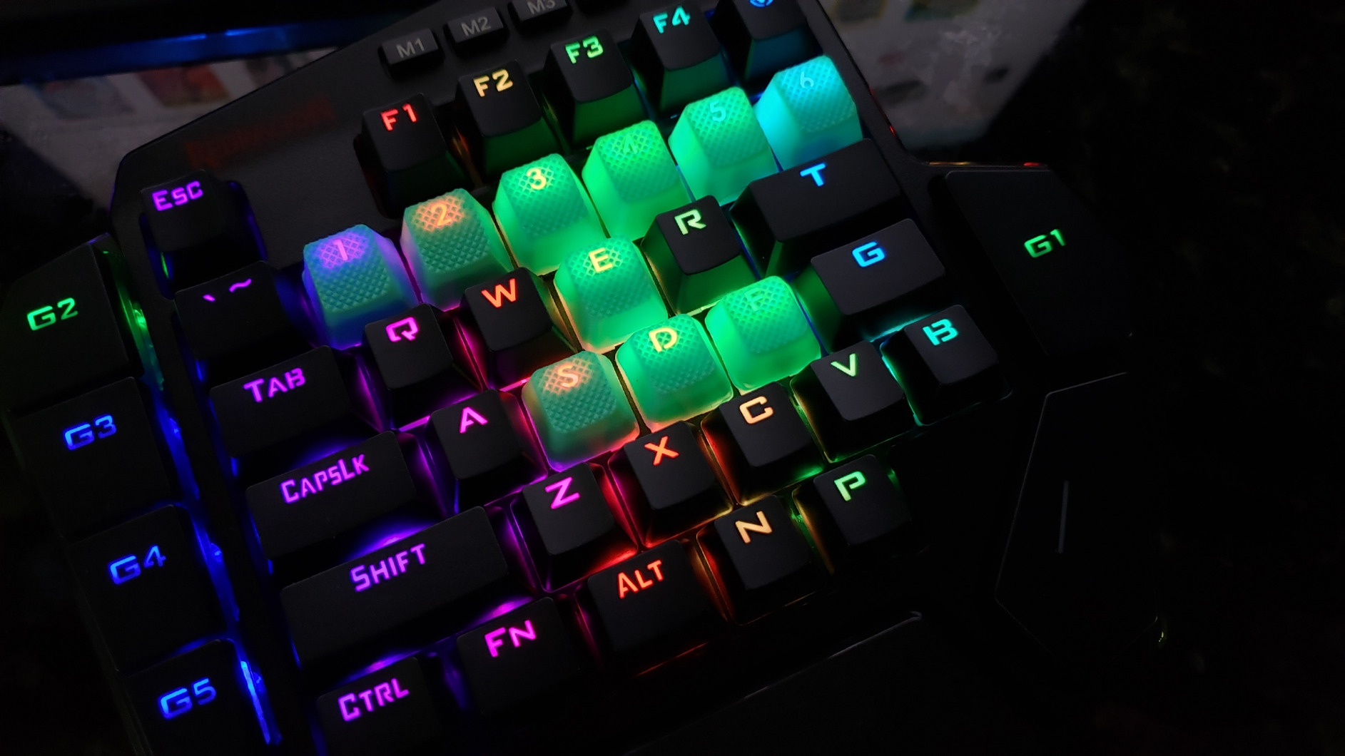 Redragon K585 PRO Wireless One-Handed Mechanical Keyboard, 42 Keys 3-Mode RGB 40% Gaming Keypad w/ 7 Onboard Macro Keys, Detachable Wrist Support, Rechargeable Battery (Blue Switch) customer photo 2
