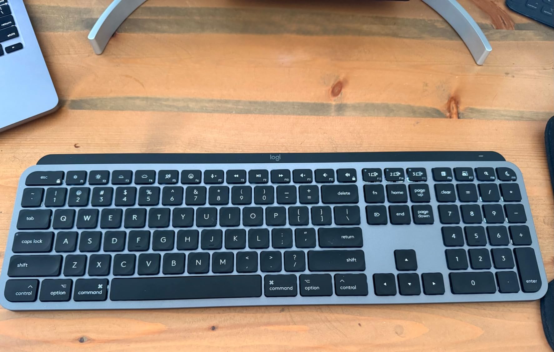 Logitech MX Keys Mini for Mac Minimalist Wireless Keyboard, Compact, Bluetooth, Backlit Keys, USB-C, Tactile Typing, Compatible with MacBook Pro, MacBook Air, iMac, iPad - Pale Grey customer photo 2