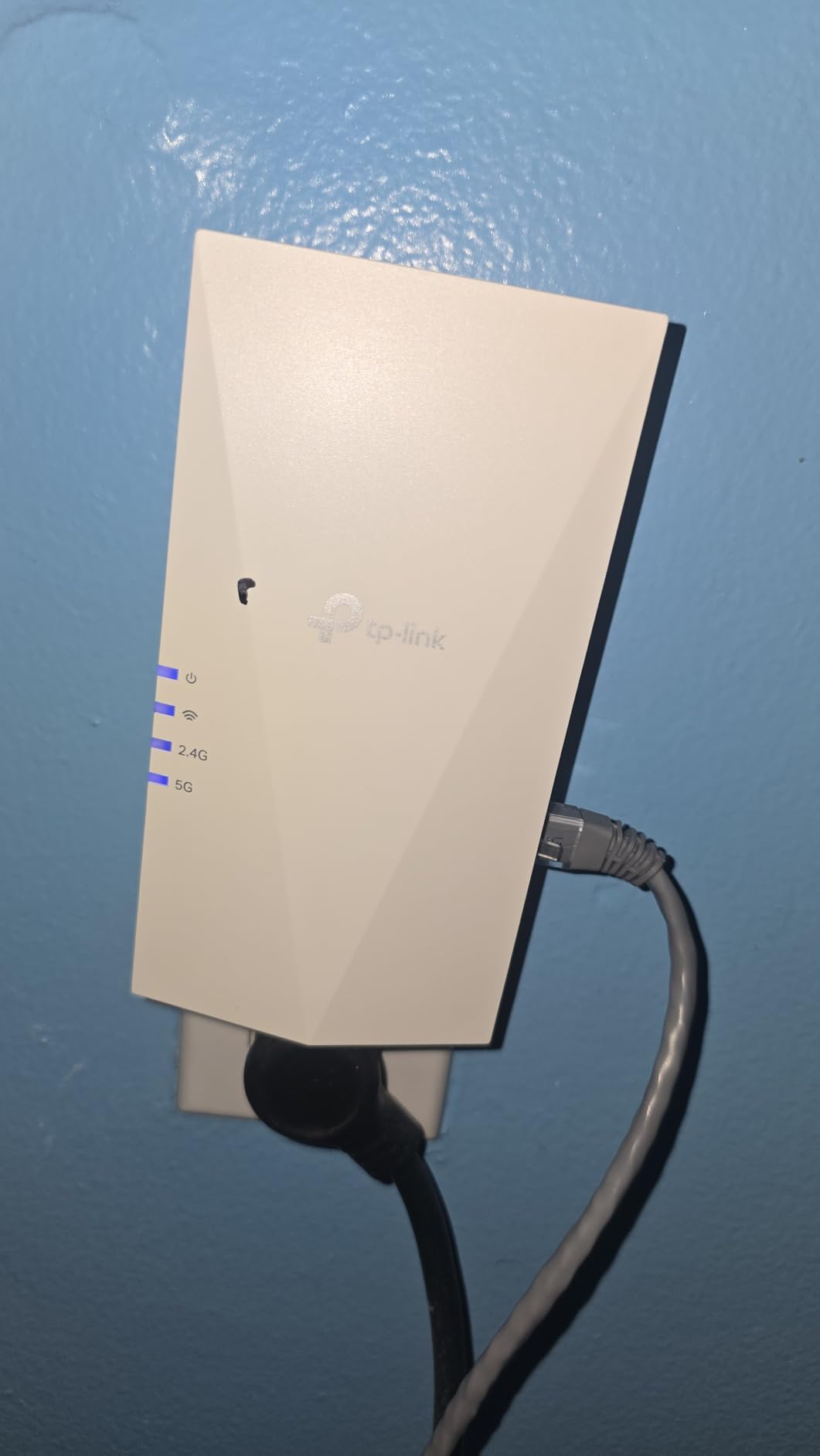 TP-Link AX1500 WiFi Extender Internet Booster(RE500X), WiFi 6 Range Extender Covers up to 1500 sq.ft and 25 Devices, Dual Band, AP Mode w/Gigabit Port, APP Setup, OneMesh Compatible customer photo 1