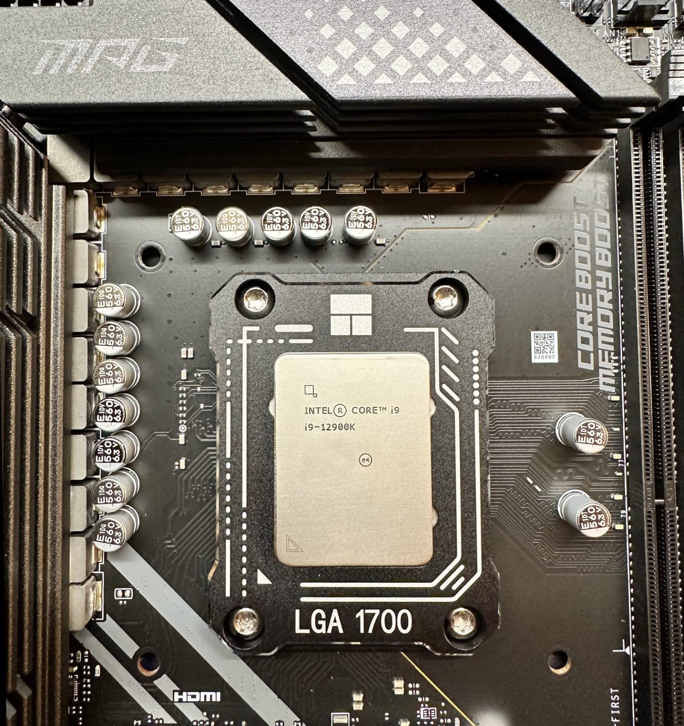 Intel Core i9-12900K Gaming Desktop Processor with Integrated Graphics and 16 (8P+8E) Cores up to 5.2 GHz Unlocked customer photo 1