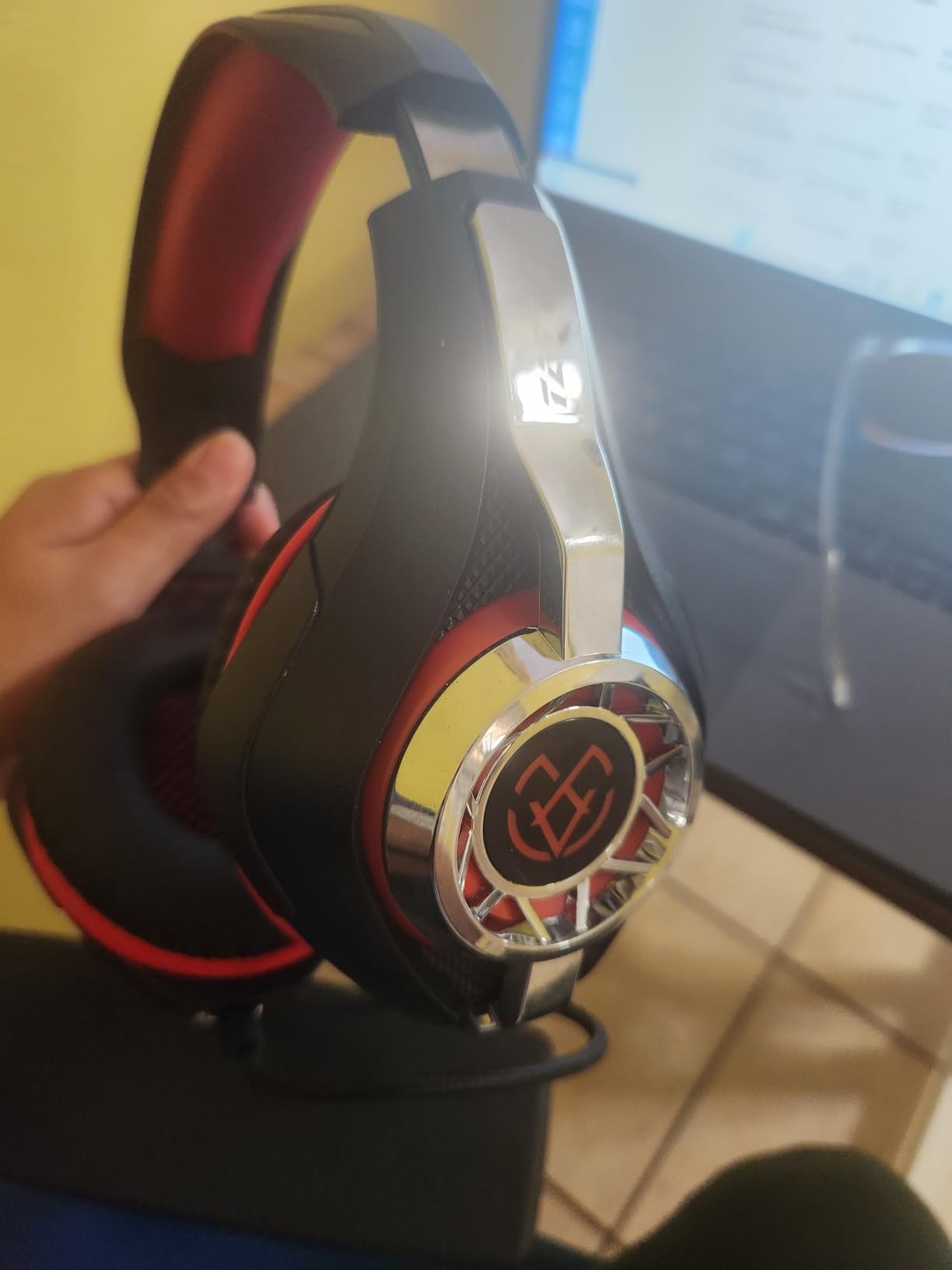 Tatybo Gaming Headset for PC, Ps5, Ps4, Switch, Mobile, Xbox Headset with Deep Bass Stereo Sound, Over Ear Gaming Headphones with Noise Canceling Mic, RGB, Ps5 Headset for Nintendo, Xbox customer photo 1