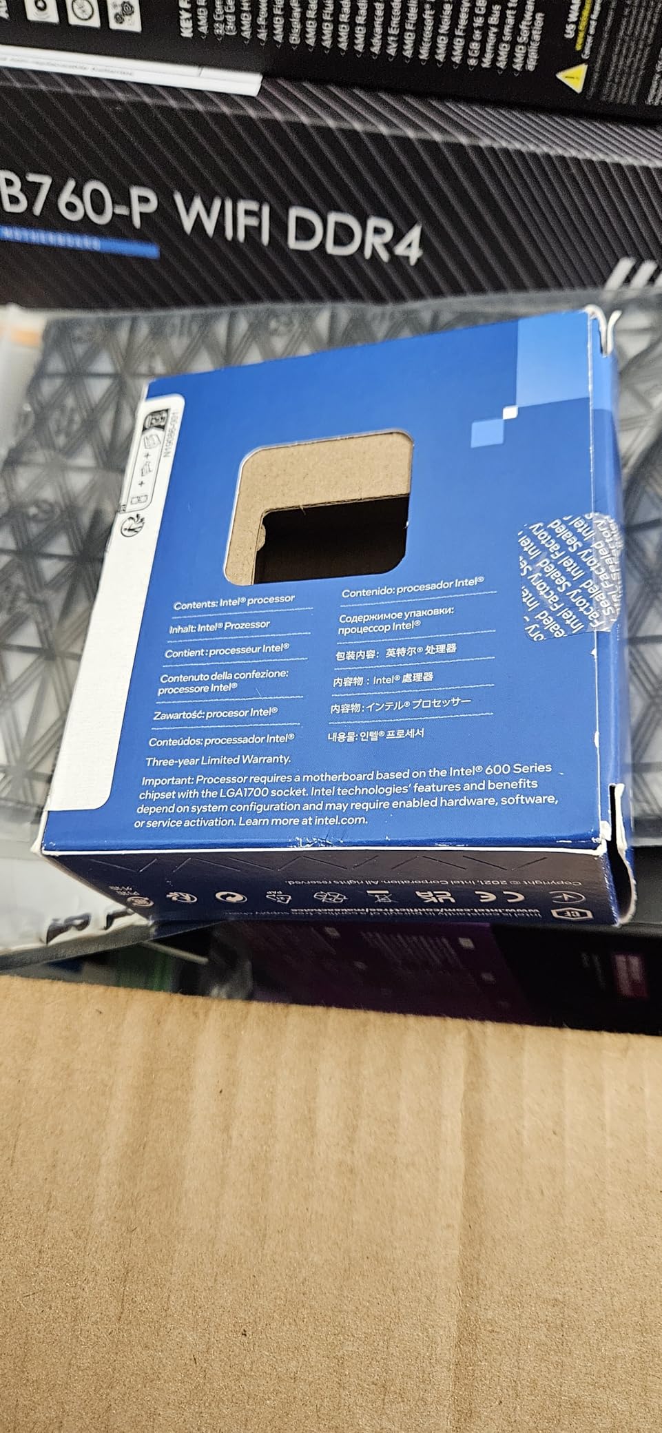 Intel Core i7-12700K Gaming Desktop Processor with Integrated Graphics and 12 (8P+4E) Cores up to 5.0 GHz Unlocked customer photo 1