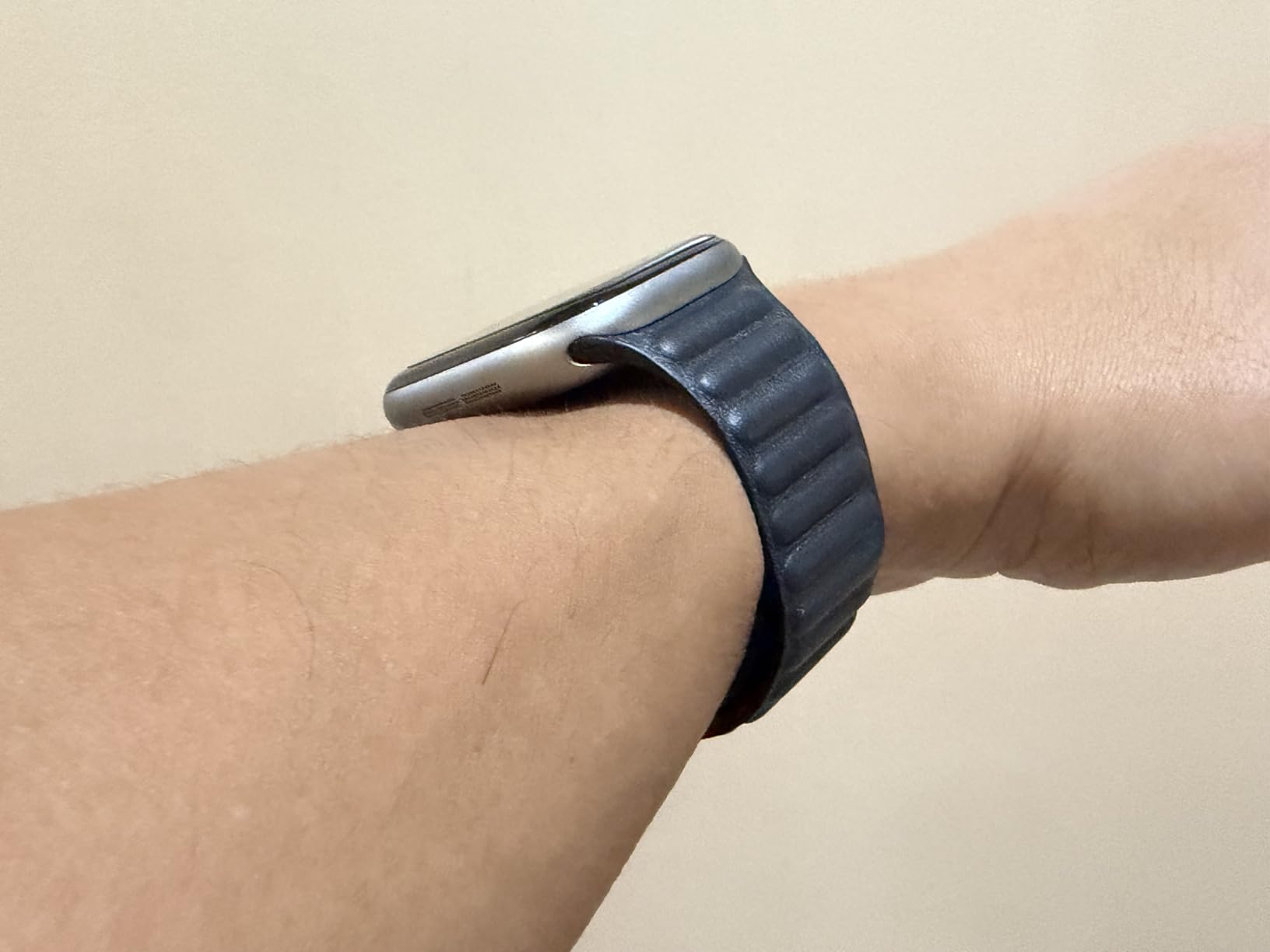 Apple Watch Band - Leather Link - (45mm) - Midnight - Medium/Large customer photo 1