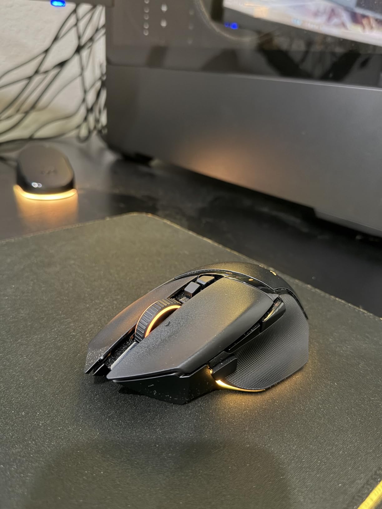 Razer Basilisk V3 Pro Wireless Gaming Mouse: HyperScroll Tilt Wheel - 30K DPI Optical Sensor - Gen-3 Optical Switches - 13-Zone Chroma RGB - 13 Programmable Controls - 3 Connection Modes - Black customer photo 2