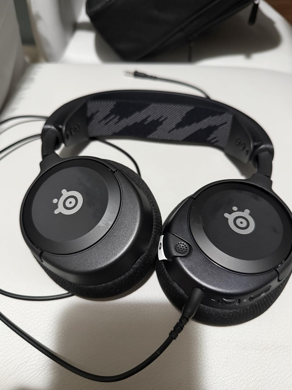 SteelSeries Arctis Nova 1 Multi-System Gaming Headset - Hi-Fi Drivers - 360 Spatial Audio - Comfort Design - Durable - Ultra Lightweight - Noise-Cancelling Mic - PC, PS5/PS4, Switch, Xbox - Black customer photo 1
