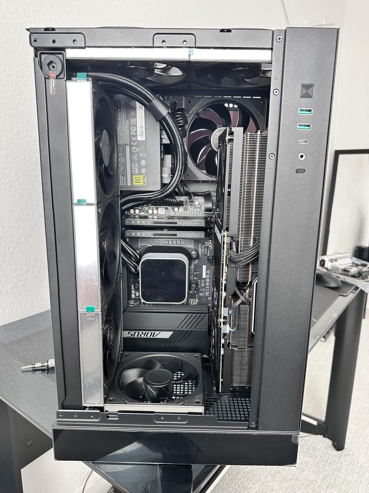 GIGABYTE B650M AORUS Elite AX AMD AM5 mATX Motherboard, Support Ryzen 9000/8000/7000 Series, DDR5, 12+2+2 Power Phase, PCIe 5.0 M.2, USB-C 3.2 Gen 2, WIFI6E, 2.5GbE, EZ-Latch, Q-Flash, RGB Fusion customer photo 1