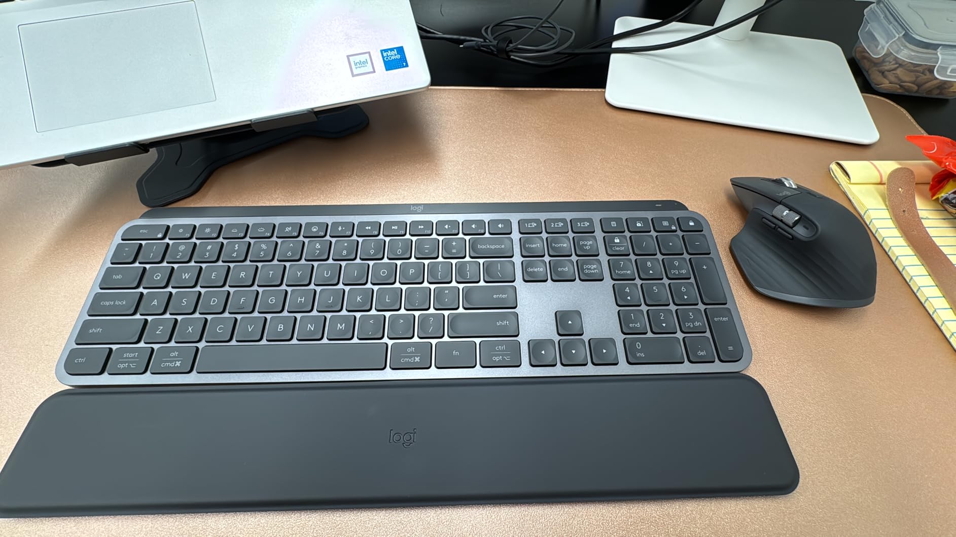 Logitech MX Keys S Combo - Performance Wireless Keyboard and Mouse with Palm Rest, Customizable Illumination, Fast Scrolling, Bluetooth, USB C, for Windows, Linux, Chrome, Mac,Color Graphite. customer photo 2