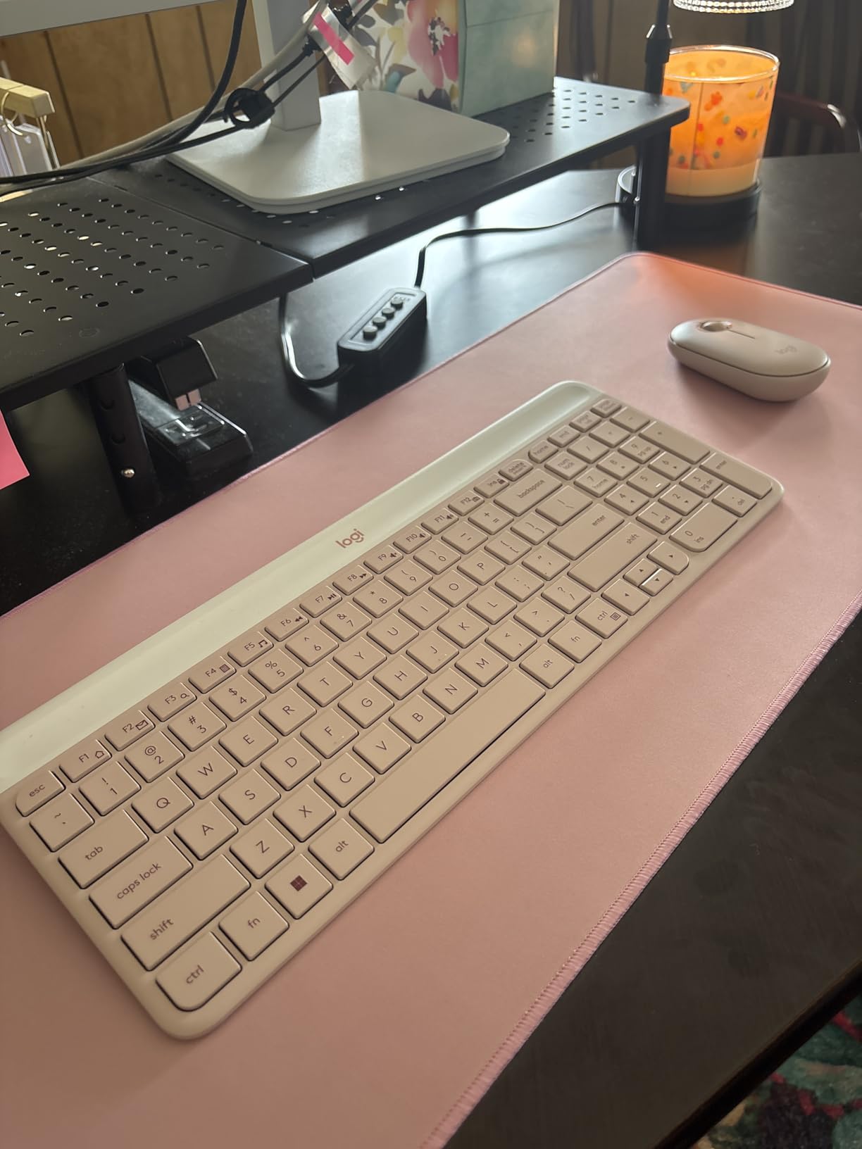 Logitech MK470 Slim Wireless Keyboard and Mouse Combo - Modern Compact Layout, Ultra Quiet, 2.4 GHz USB Receiver, Plug n' Play Connectivity, Compatible with Windows - Rose customer photo 2