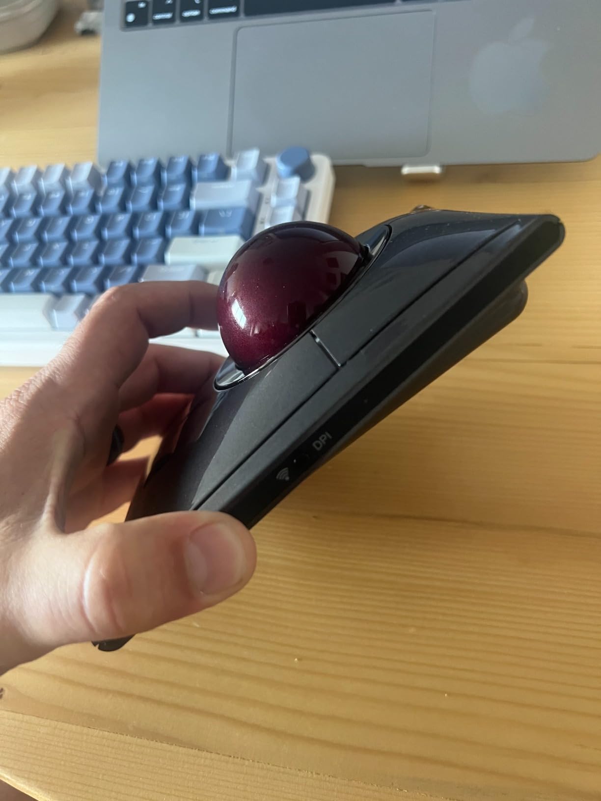 Kensington SlimBlade Pro Wireless Trackball, Rechargeable Battery, Bluetooth 2.4GHz Connection Options (K72080WW) customer photo 1