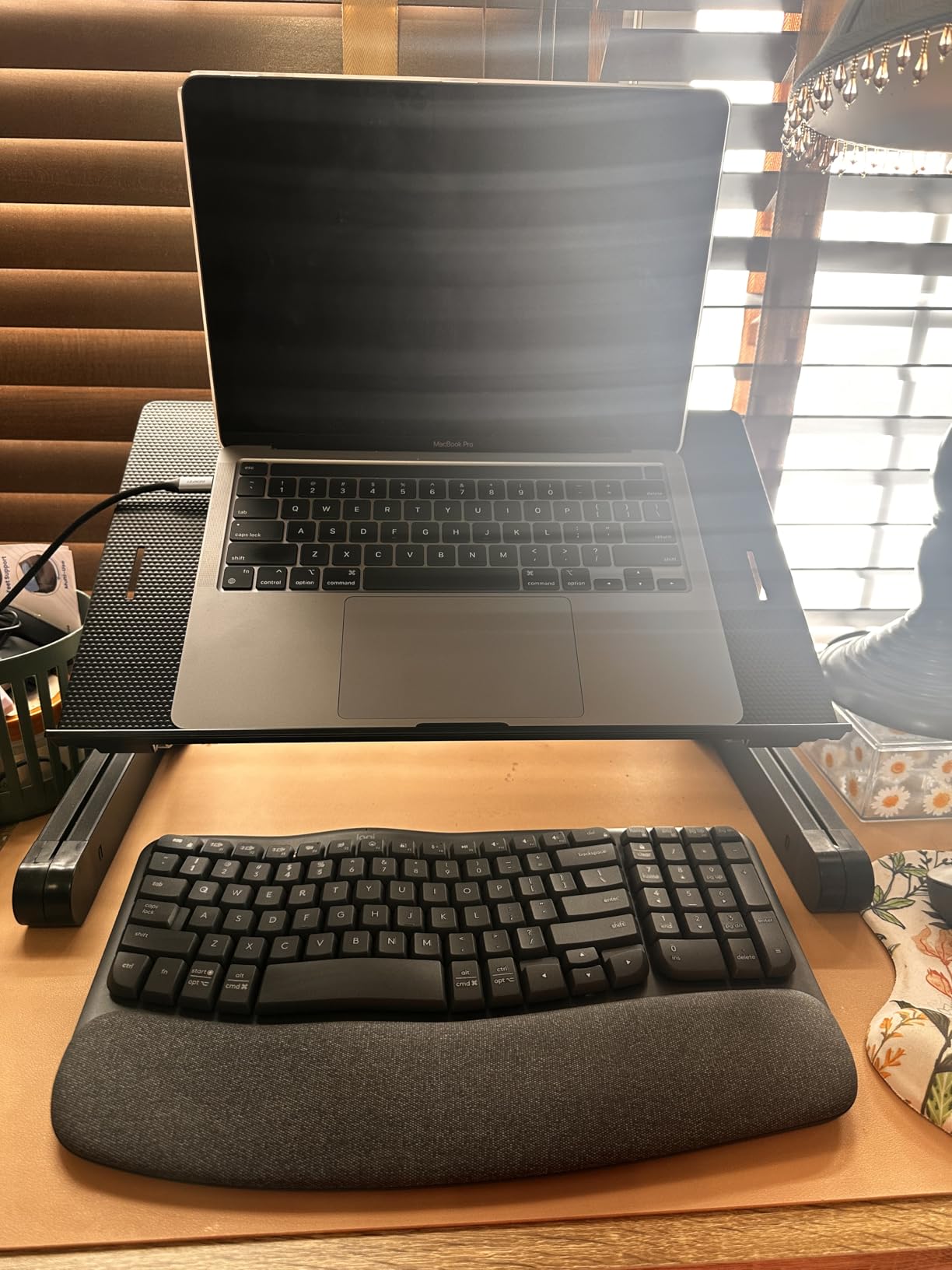 Logitech Wave Keys MK670 Combo, Wireless Ergonomic Keyboard with Signature M550 L Wireless Mouse, Comfortable Natural Typing, Bluetooth, Logi Bolt, for Multi-OS, Windows/Mac - Graphite customer photo 2