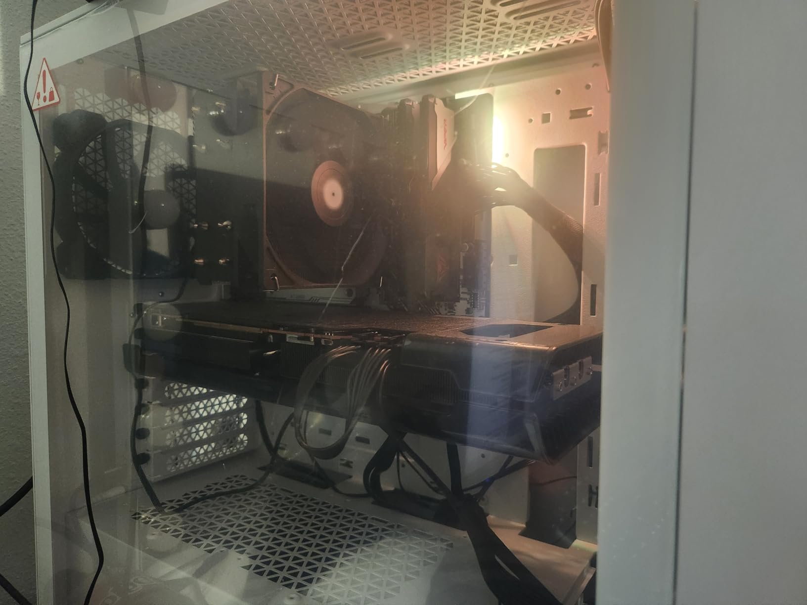 Corsair 3000D Airflow Mid-Tower PC Case - 3-Pin Fans - Four-Slot GPU Support - Fits up to 8X 120mm Fans - High-Airflow Design - White customer photo 2