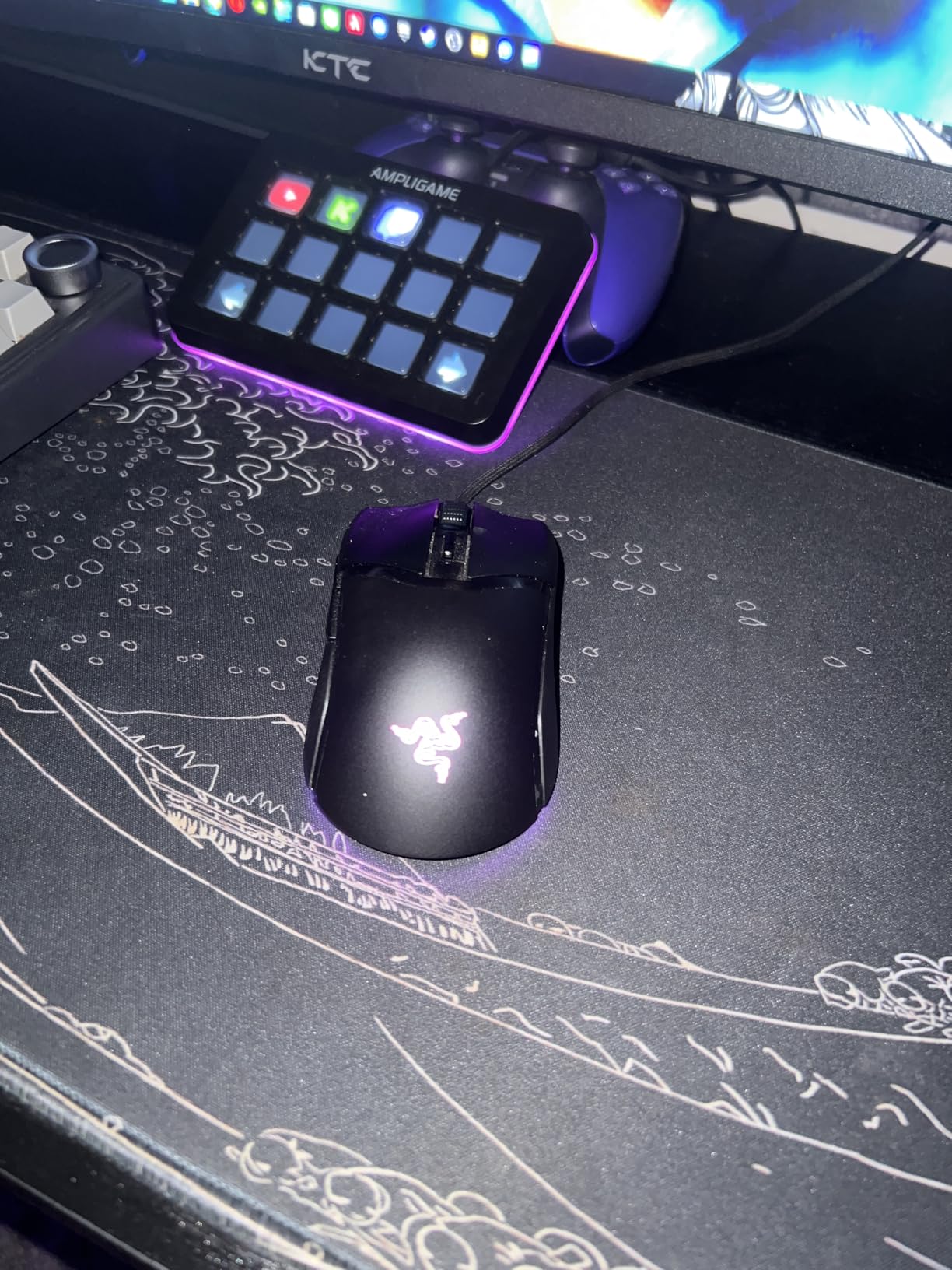 Razer Cobra Wired Gaming Mouse: 58g Lightweight Design - Gen-3 Optical Switches - Chroma RGB Lighting with Underglow - Precise 8500 DPI Optical Sensor - 100% PTFE Mouse Feet - Speedflex Cable - Black customer photo 2