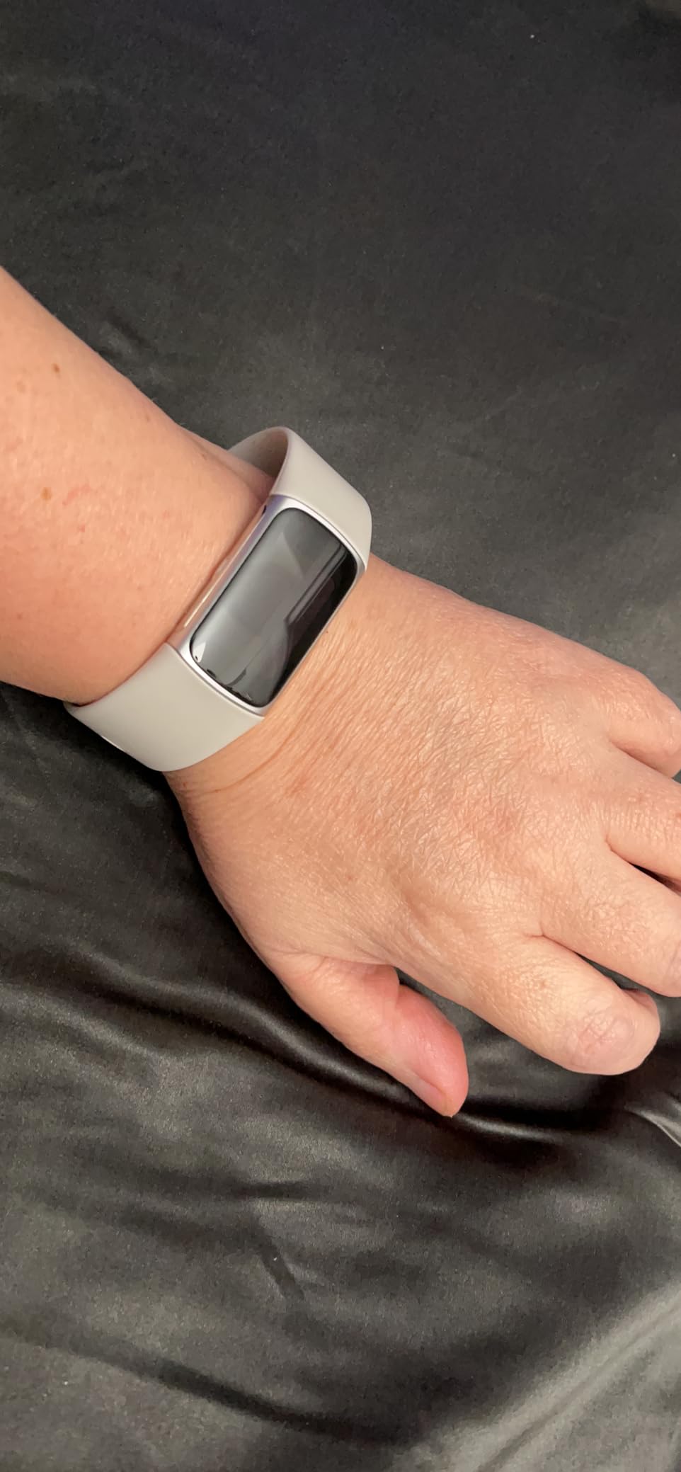 Fitbit Charge 6 Fitness Tracker with Google Apps - Heart Rate on Exercise Equipment, Health Tools - Porcelain/Silver customer photo 1