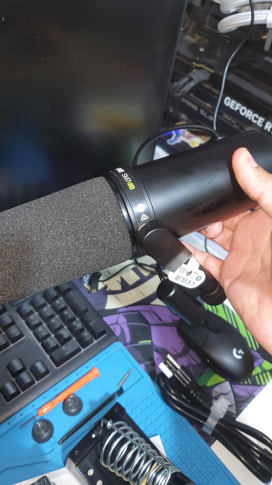 Shure SM7dB Dynamic Studio Microphone with Built-in Preamp - XLR Mic for Podcasting, Streaming & Vocal Recording, Wide Frequency Range, Smooth Warm Audio, Detachable Windscreen customer photo 2