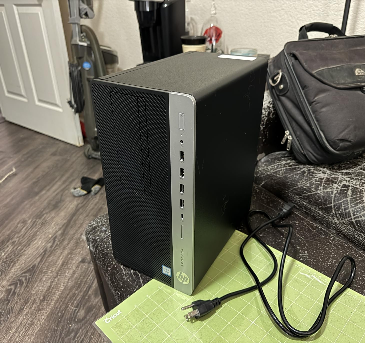 HP ProDesk 600G4 Tower Desktop Computer, Intel i7-8700, 32GB DDR4 RAM, 1TB SSD, Wi-Fi, Windows 11 (Renewed) customer photo 1