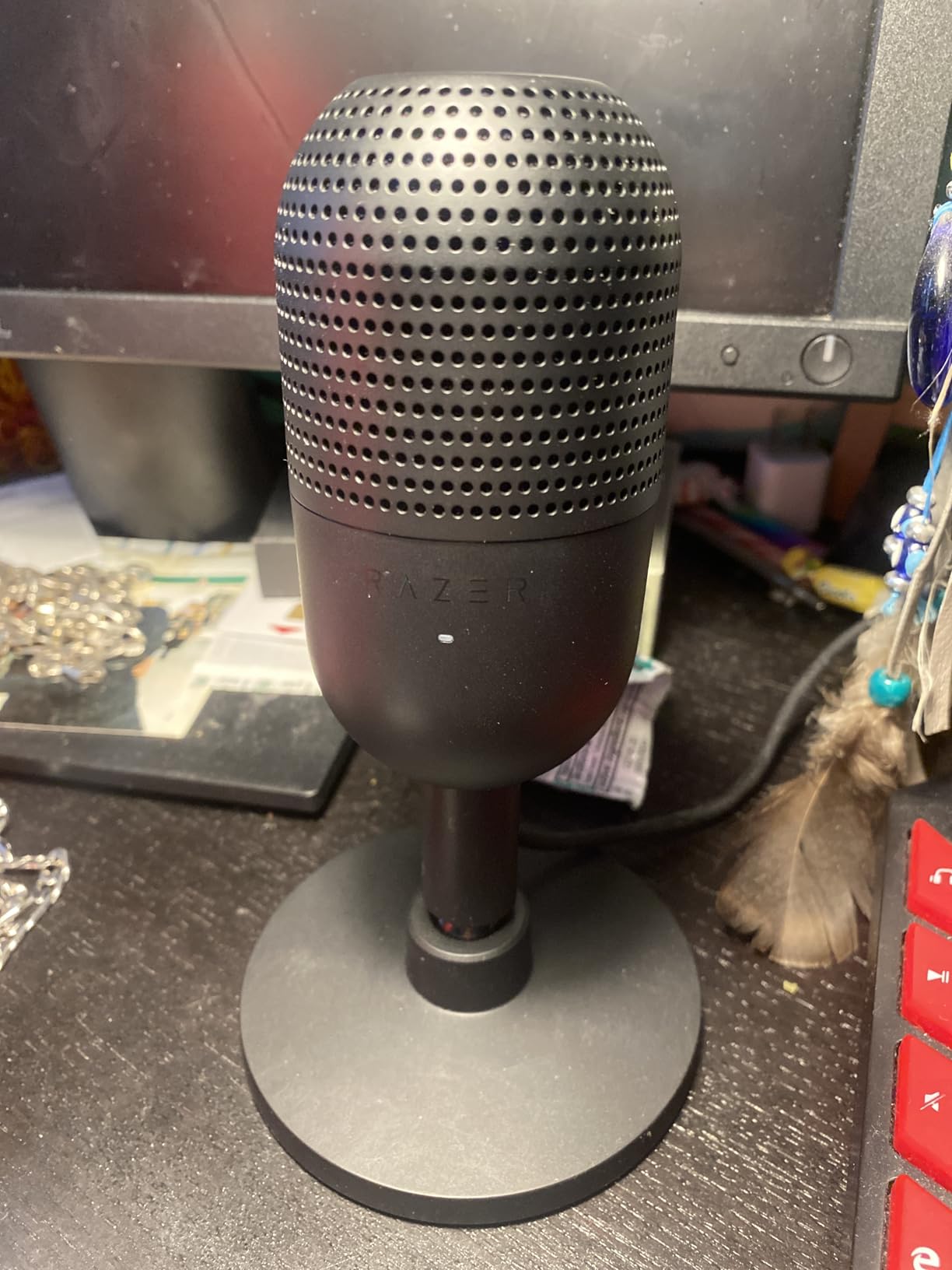 Razer Seiren V3 Mini USB Microphone: Condenser Mic - Supercardioid Pickup Pattern - Tap-to-Mute Sensor with LED Indicator - Shock Absorber - Ultra Compact - PC, Discord, OBS Studio, XSplit customer photo 1
