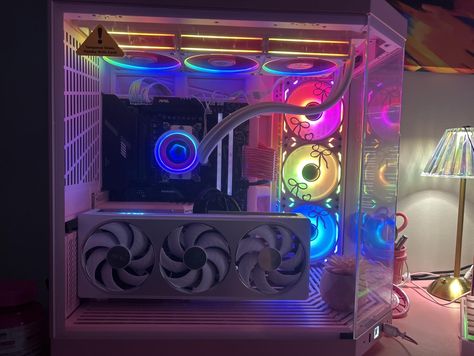Hyte Y70 Modern Aesthetic Gaming PC Case - Panoramic Glass | High-Airflow Design | Cable Management | Dual Chamber ATX Mid-Tower Chassis | 10 Fan Capacity | Luxury PCIe 4.0 Riser Cable - Pitch Black customer photo 2