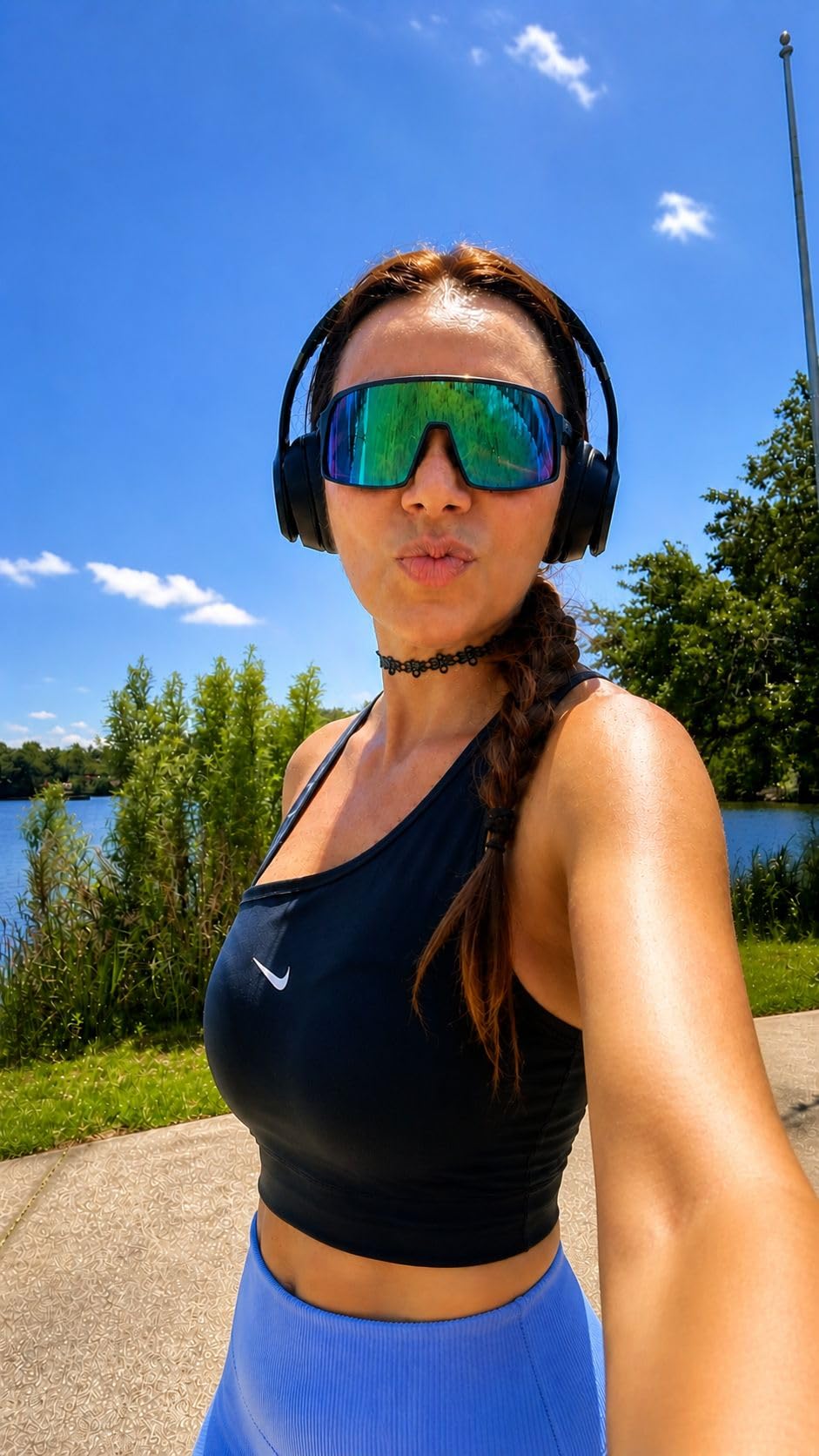 Beats Solo 4 - Wireless On-Ear Bluetooth Headphones, Up to 50-Hour Battery Life, Ultra-Lightweight Comfort, Powerful and Balanced Sound, Apple & Android Compatible - Matte Black customer photo 2