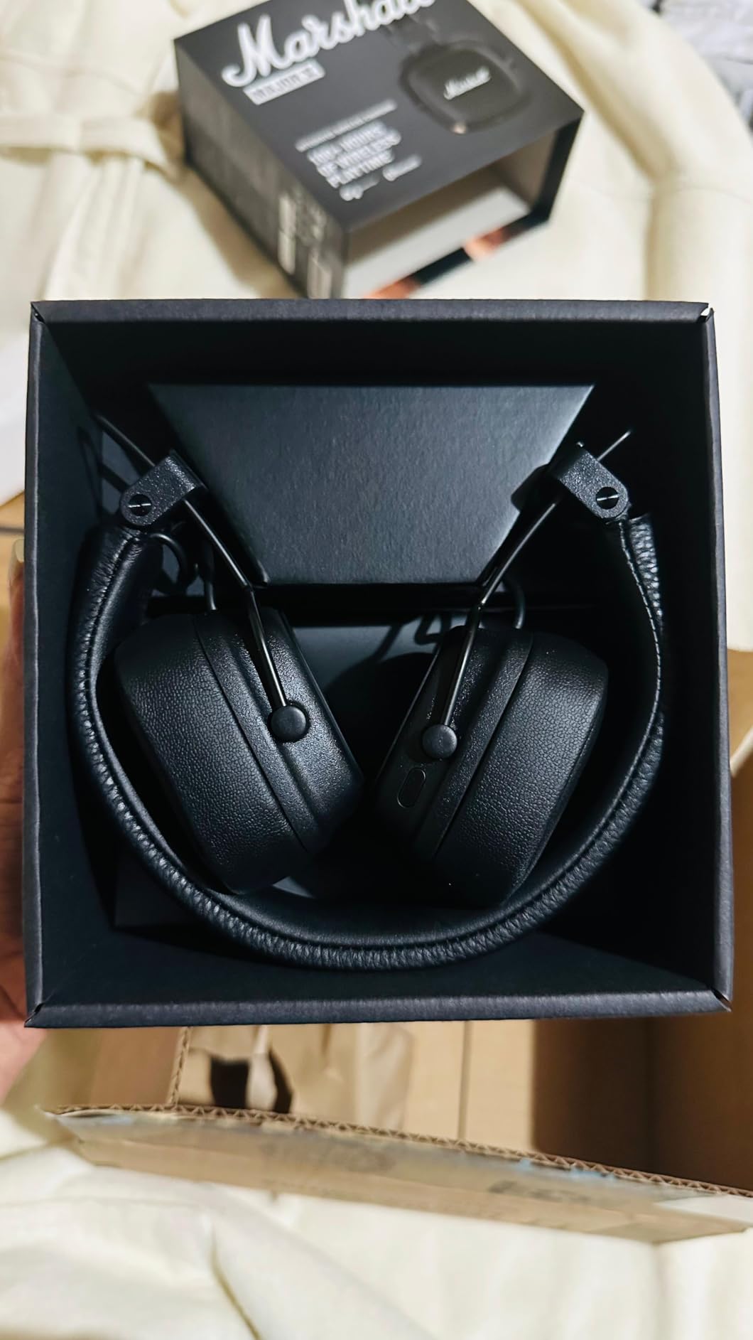 Marshall Major V On-Ear Wireless Bluetooth Headphones - Black customer photo 1