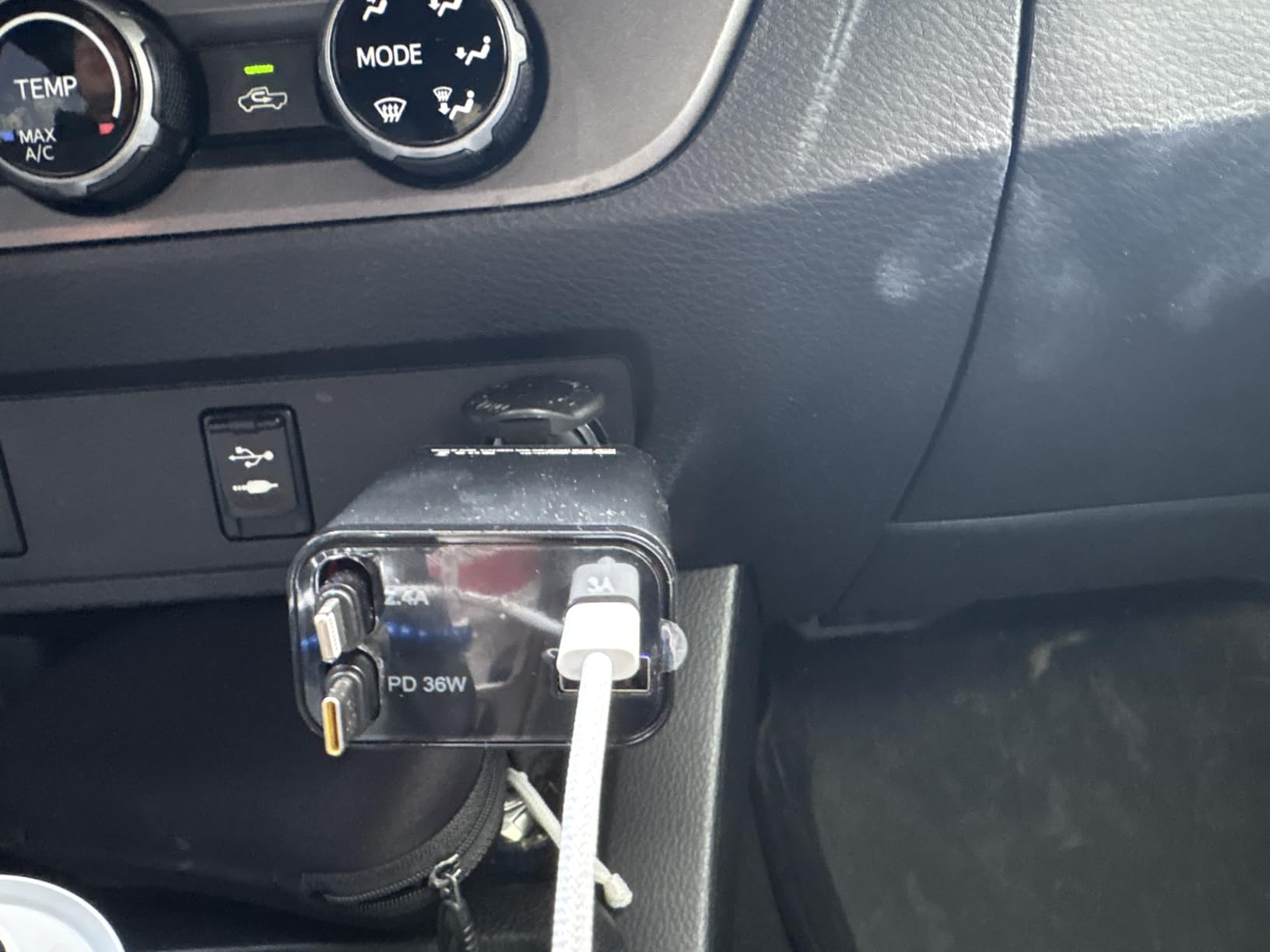 LISEN Retractable Car Charger, Gifts for Fathers Day for Men Dad Husband, 84W Car Charger USB C Fast Charger Adapter for iPhone, Car Accessories for Men Women, for iPhone 17 16 15 14 13 12 11 Samsung customer photo 2