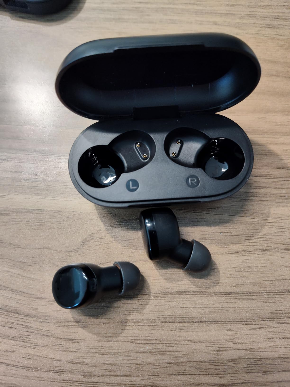 kurdene Wireless Earbuds Bluetooth 5.3 in Ear Buds Light Weight Headphones,Deep Bass Sound,Built in Mics Headset,Clear Calls Earphones for Sports Workout customer photo 2