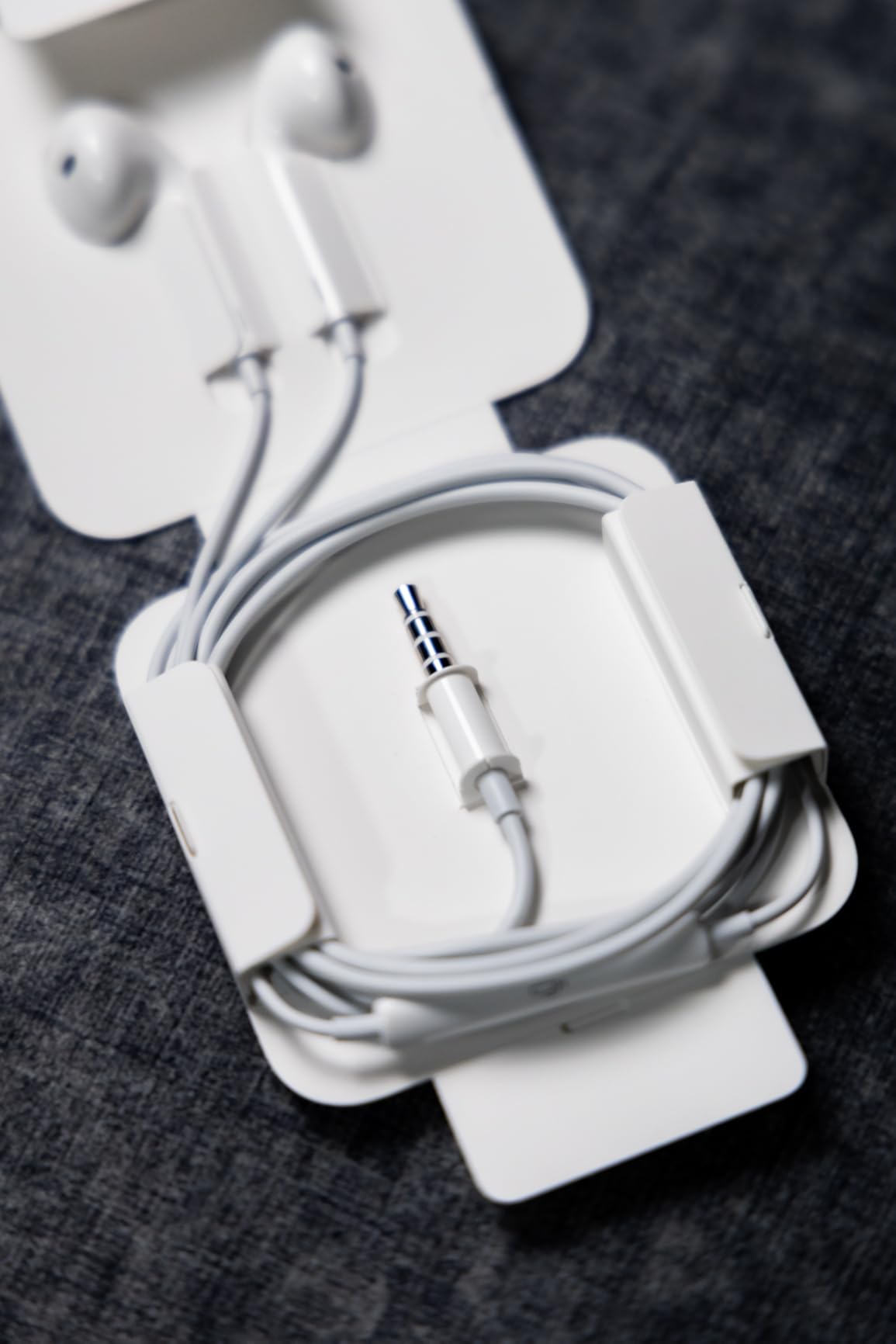 Apple EarPods Headphones with 3.5mm Plug, Wired Ear Buds with Built-in Remote to Control Music, Phone Calls, and Volume customer photo 2