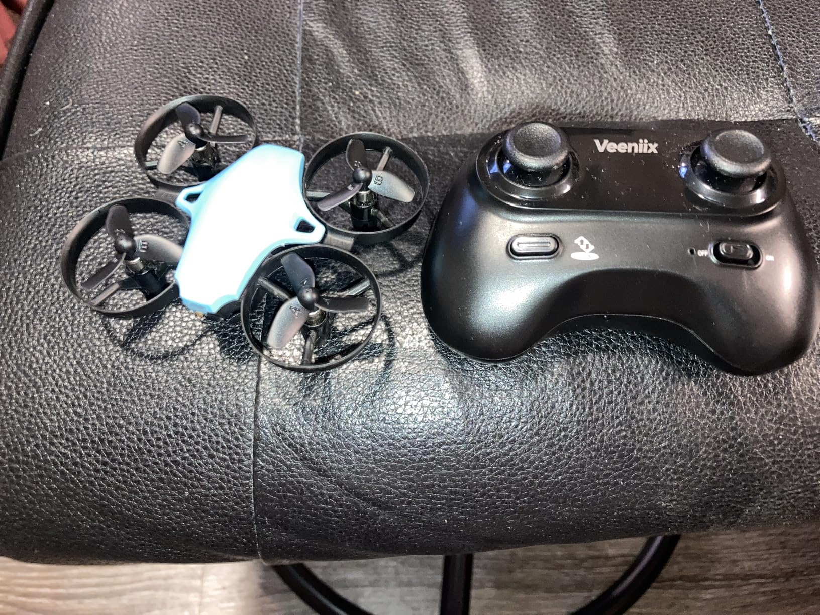 Veeniix V995 Mini Drones for Kids and Beginners,Indoor RC Quadcopter,Small Helicopter Plane with 3D Flips,360° Rotation,Circle Fly,Auto Hover,Headless Mode and 3 Batteries,Gift for Boys and Girls customer photo 2