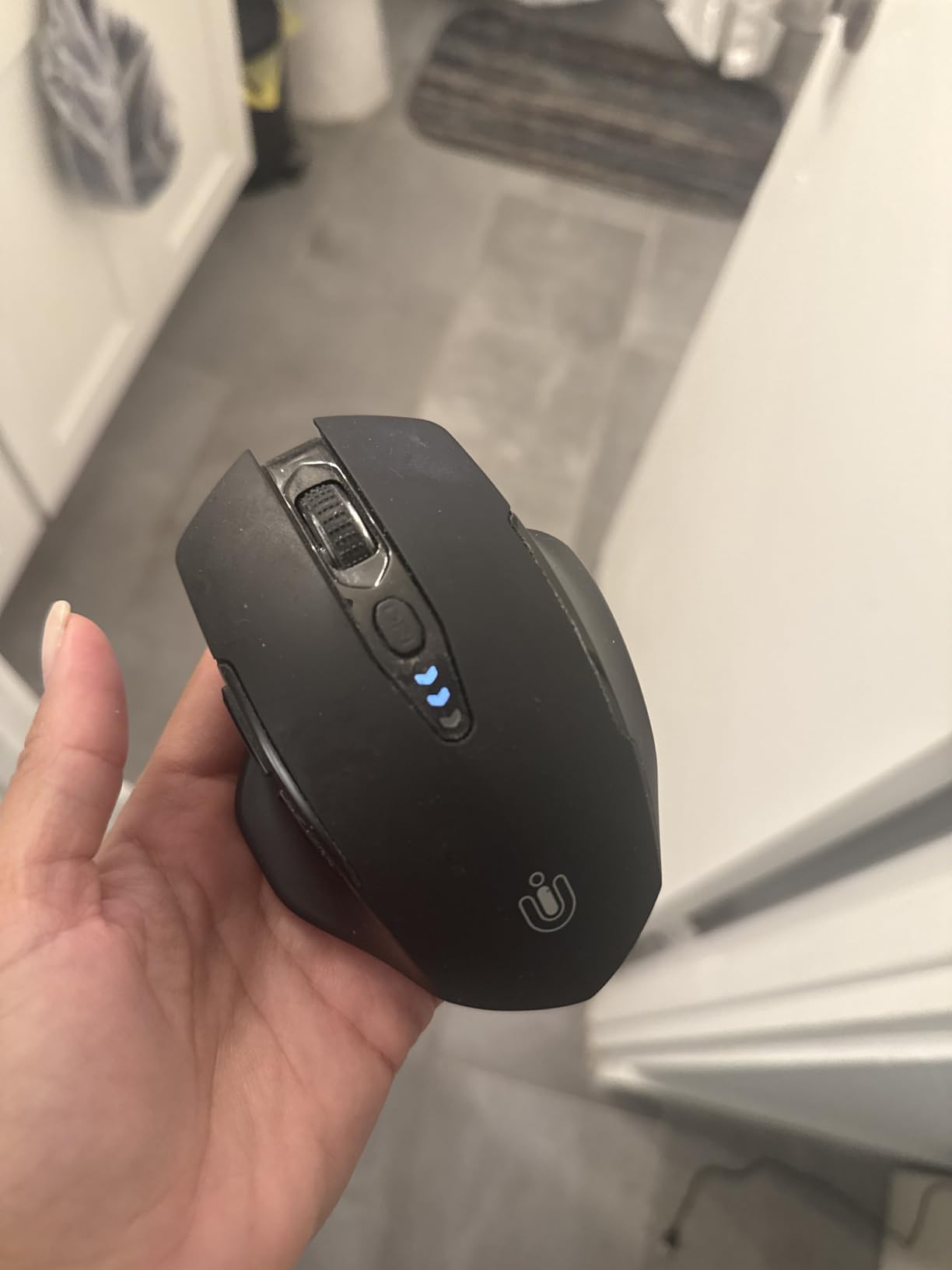 Uineer Wireless Mouse,Upgraded 2.4GHz Rechargeable (Battery Level Visible) Ergonomic Computer Mouse,4 Levels DPI, Wireless Mice for Laptop Computer(Matte Black) customer photo 2