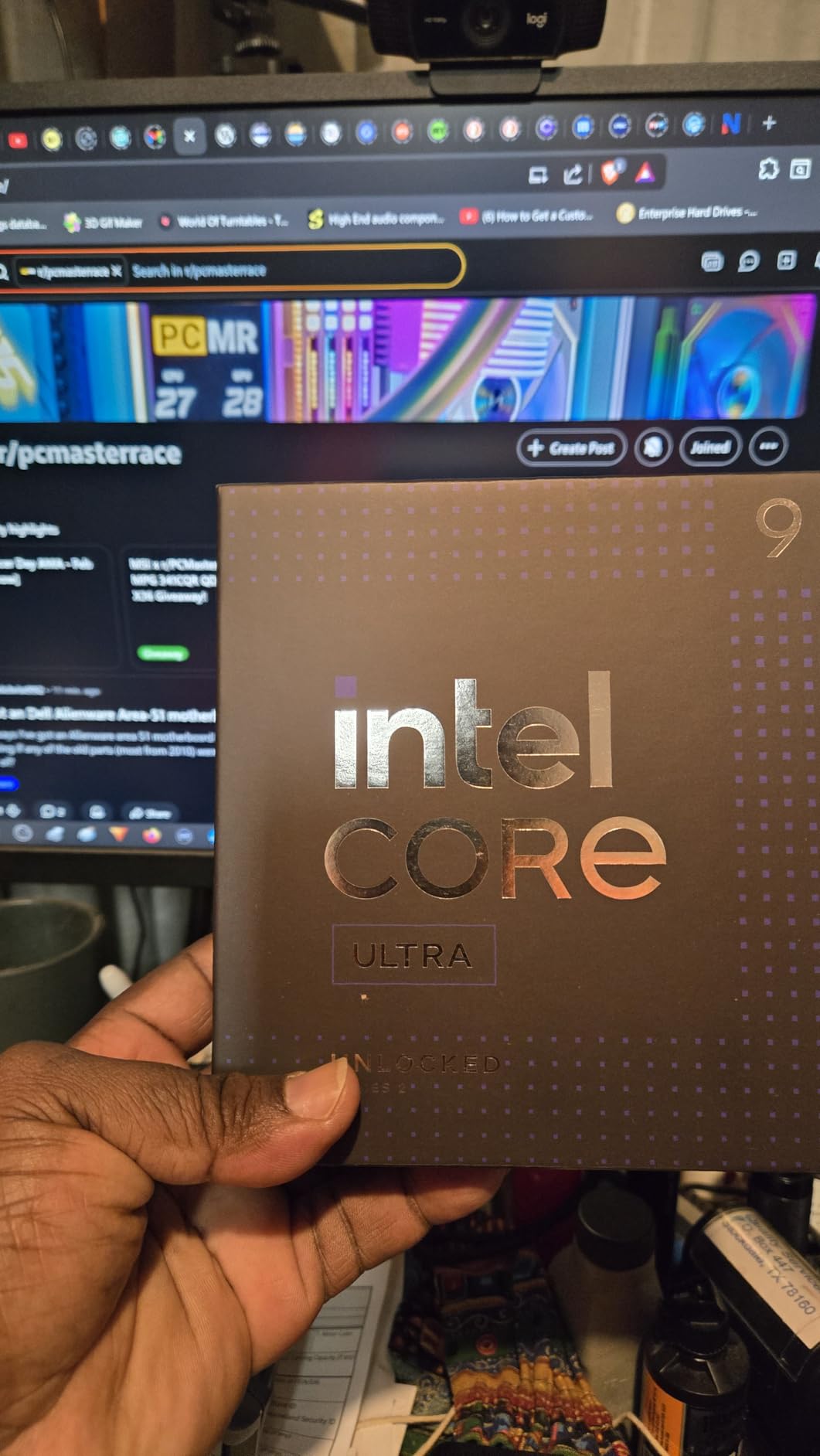 Intel Core Ultra 9 Desktop Processor 285K - 24 cores (8 P-cores + 16 E-cores) and 24 threads - Up to 5.7 GHz unlocked - 40 MB Cache - Compatible with Intel 800 series chipset-based motherboards customer photo 1