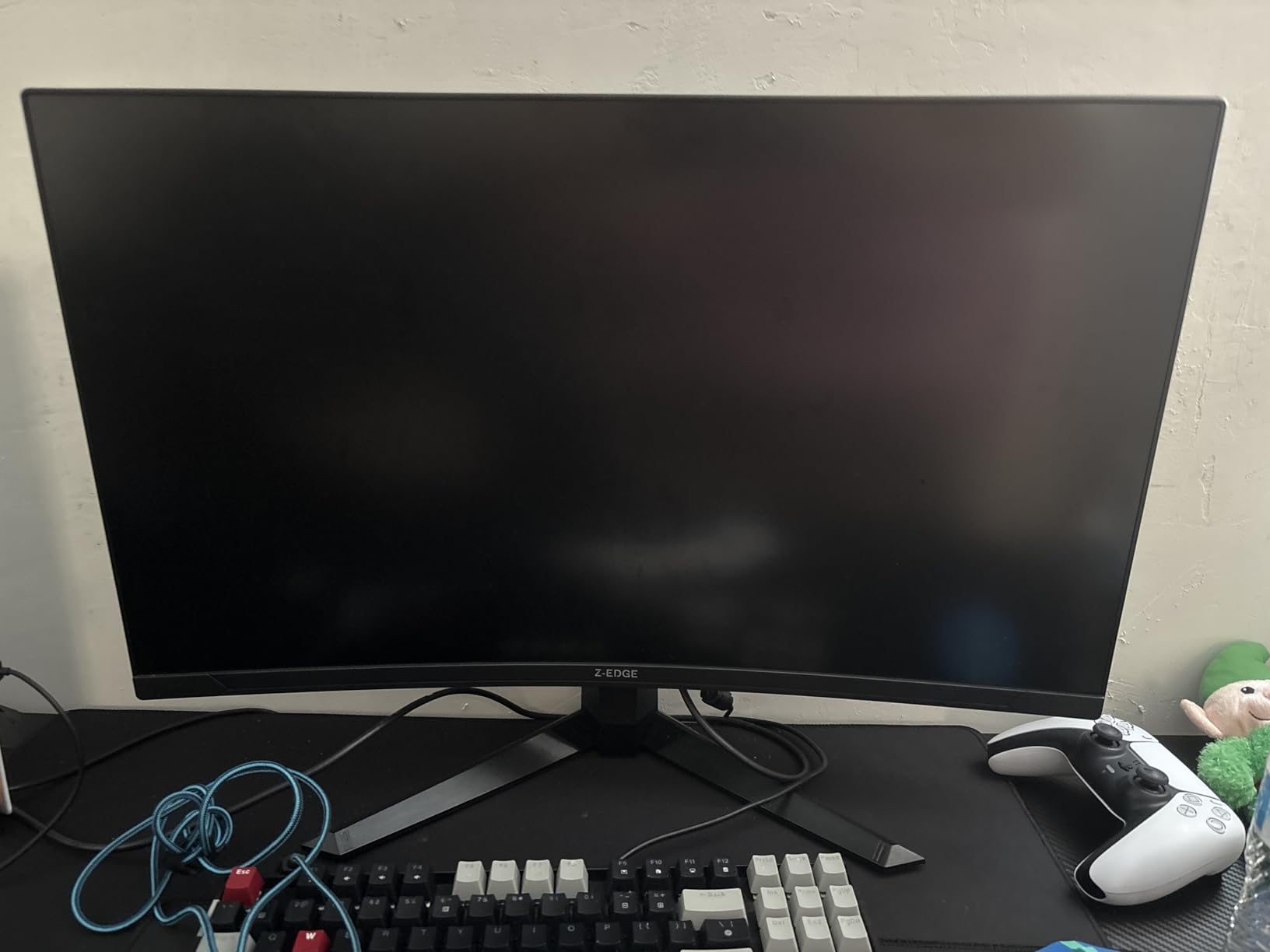 Z-Edge 27 inch Curved Gaming Monitor, FHD 1080P 300Hz 280Hz 240Hz Curved Monitor 1500R Computer Monitor, MPRT 1ms Monitor, FreeSync, Low Blue Light,16.7M Colors, UG27S 2X DP and 2X HDMI customer photo 1