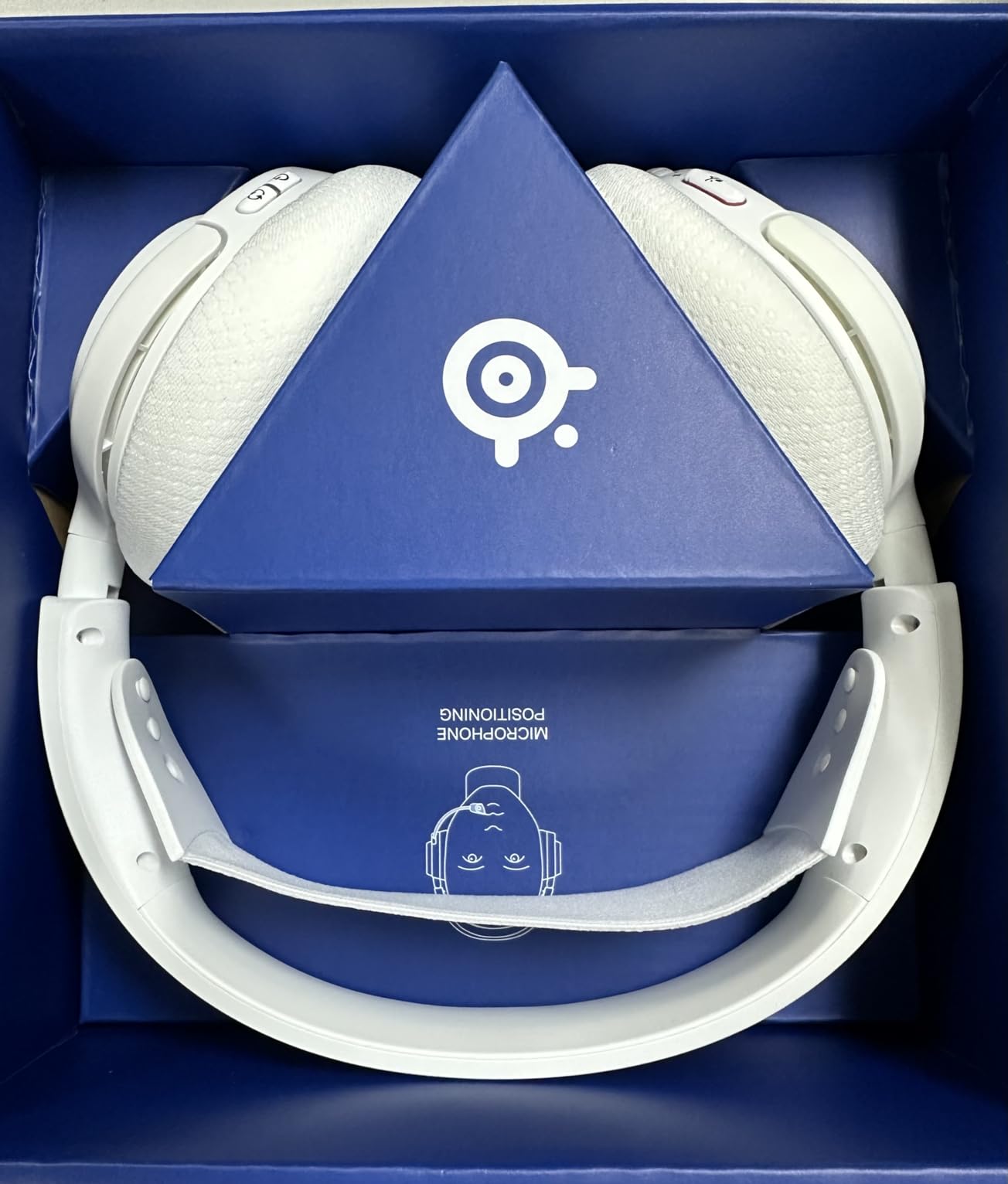 Arctis Nova 5P Wireless Multi-System Gaming Headset - White - Neodymium Magnetic Drivers - 100+ Audio Presets - 60 HR Battery - 2.4GHz or BT - Gen2.X Mic - PS5, PS4, PC, Switch, Mobile customer photo 1