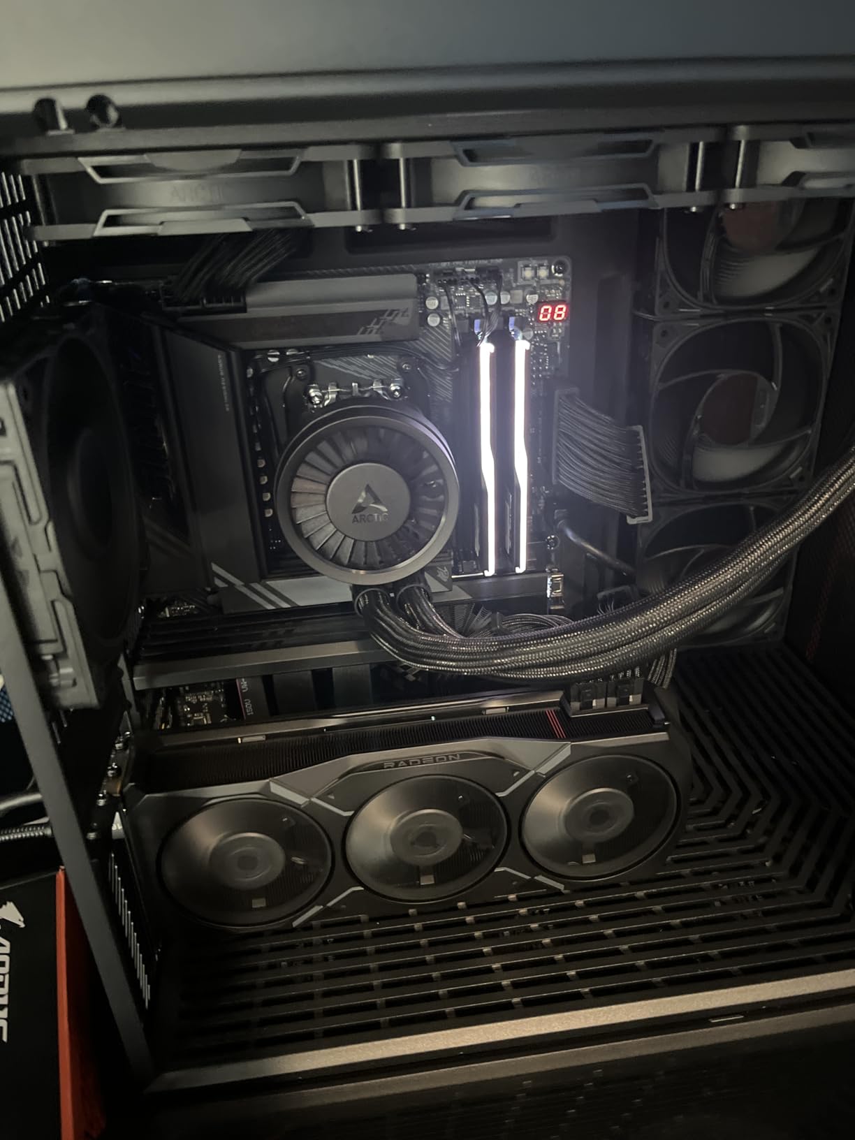 GIGABYTE X870E AORUS Elite WIFI7 AMD AM5 LGA 1718 Motherboard, ATX, DDR5, 4X M.2, PCIe 5.0, USB4, WIFI7, 2.5GbE LAN, EZ-Latch, 5-Year Warranty customer photo 1