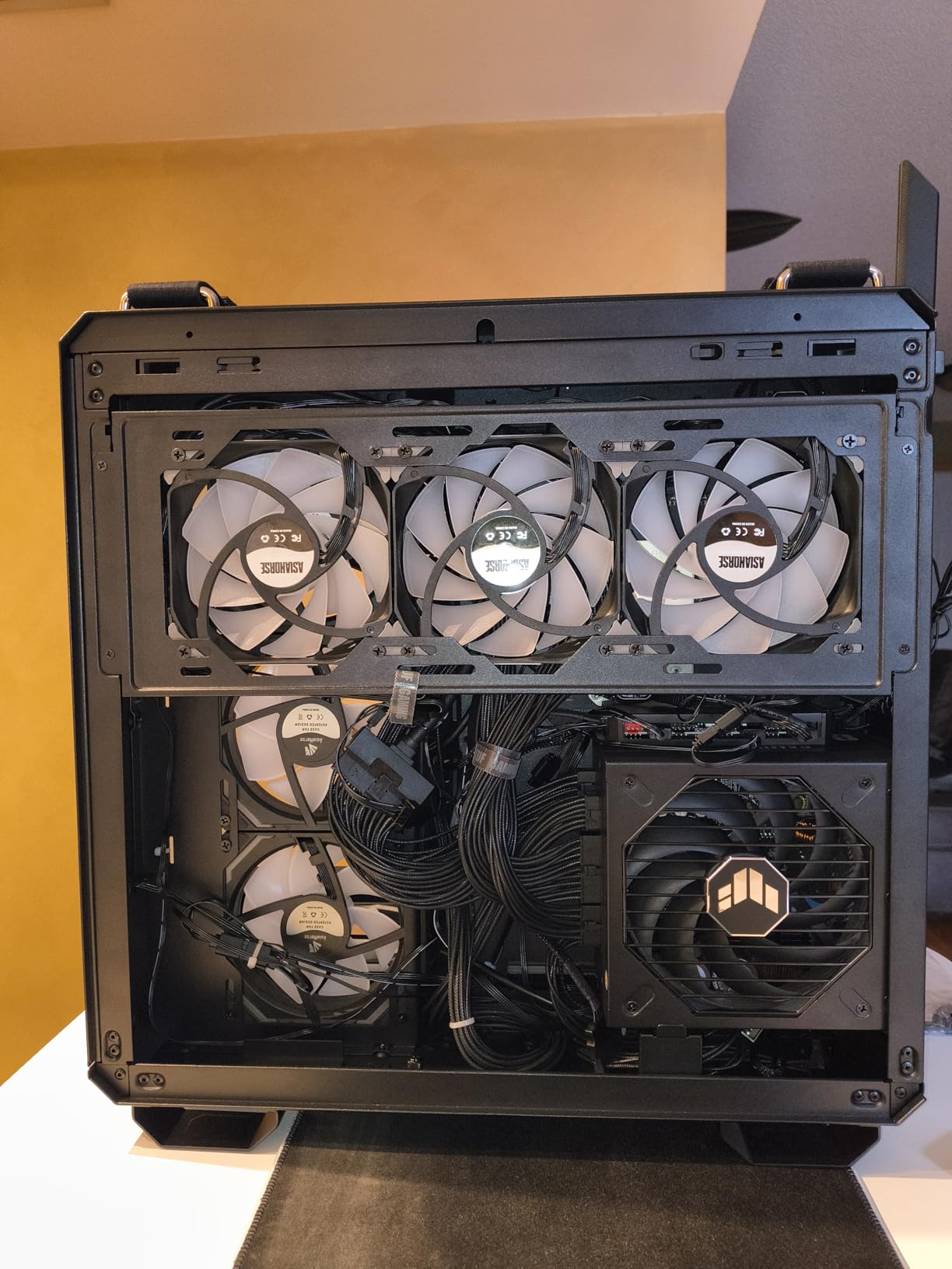ASUS TUF Gaming GT502 Horizon ATX Mid-Tower PC Case, Boundless Panoramic Design, Dual-Chamber, Tool-Free Side Panels, Front USB 10 Gbps Type-C, 2 Year Warranty customer photo 2