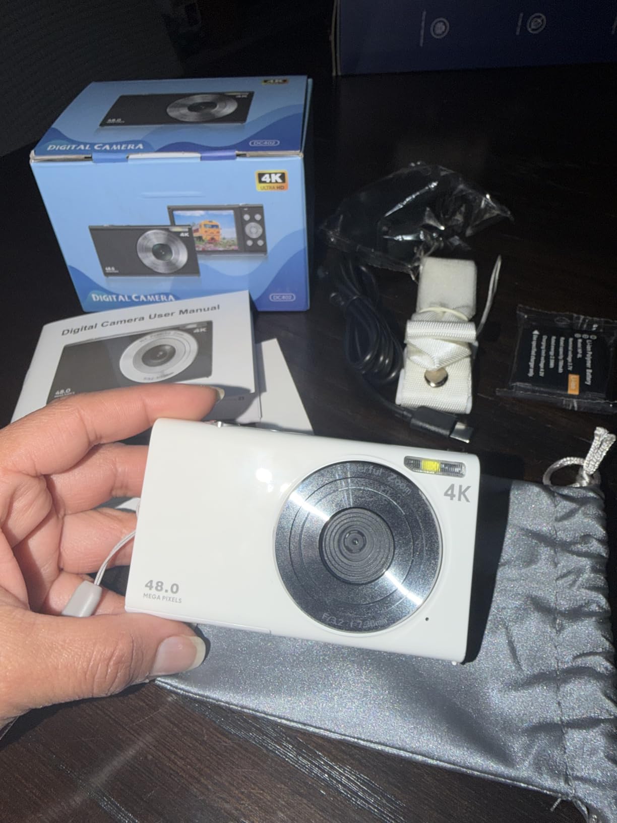 Digital Camera,Autofocus 4K Vlogging Camera for Photography with 32GB Card,48MP Portable Compact Point and Shoot Digital Camera for Teens Adult Beginner with 16X Zoom,Anti-Shake,2 Batteries(White) customer photo 2