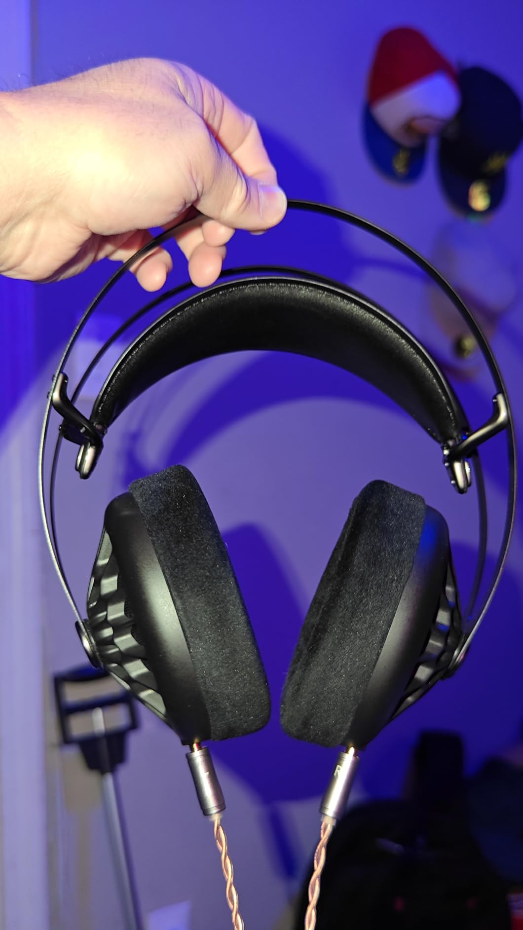 MEZE AUDIO 105 AER | Wired Over-The-Ear Lightweight Audiophile Open-Back Headphones | 50mm Dynamic Drivers | Low Impedance 42 Ohms | Cables and Carrying Pouch Included (Black) customer photo 1