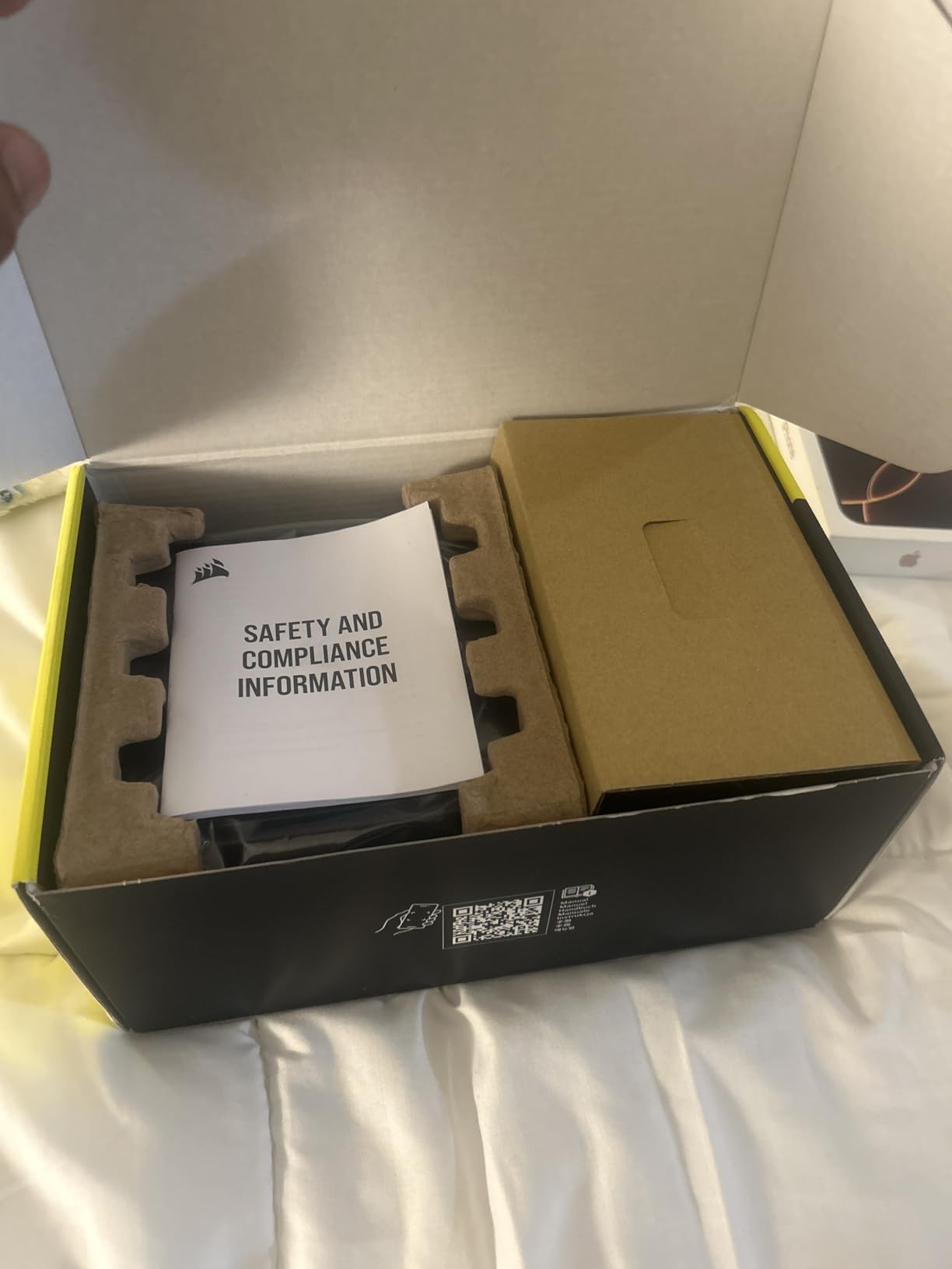 CORSAIR RM850e (2025) Fully Modular Low-Noise ATX Power Supply with 12V-2x6 Cable - ATX 3.1 & PCIe 5.1 Compliant, Cybenetics Gold Efficiency, 105°C-Rated Capacitors, Modern Standby Mode - Black customer photo 1