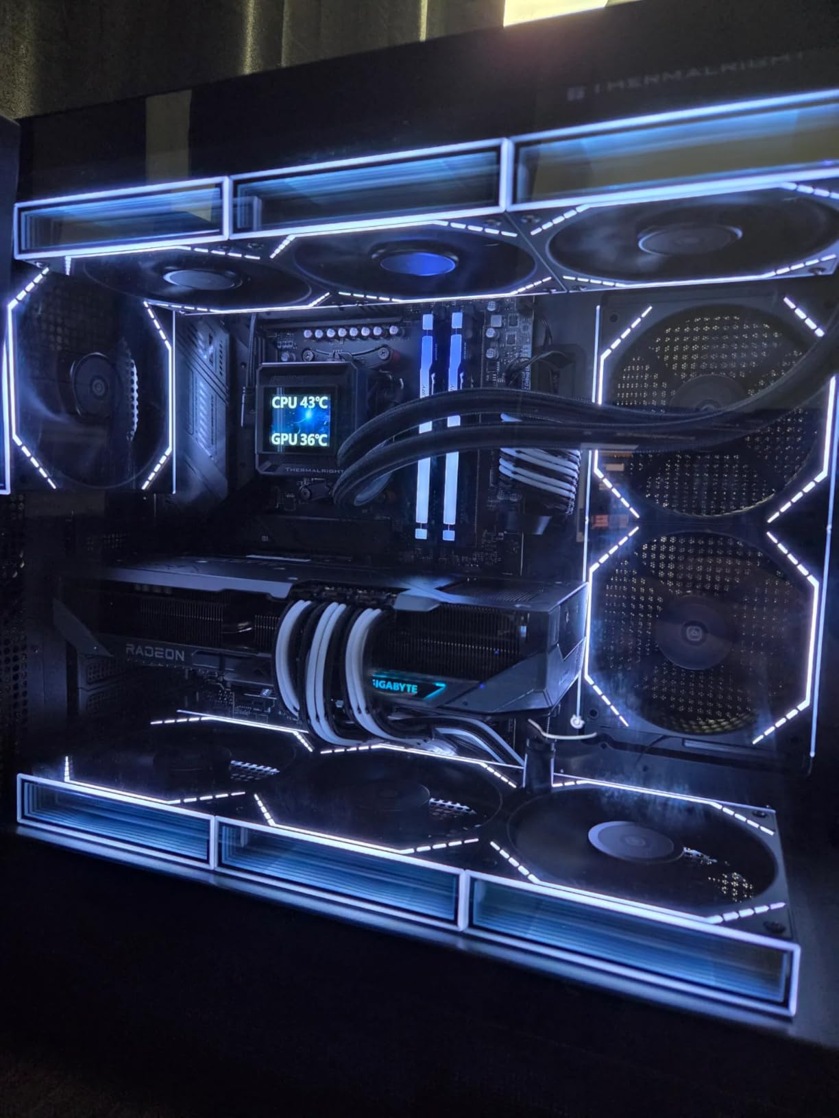 GIGABYTE Radeon RX 9070 XT Gaming OC 16G Graphics Card, PCIe 5.0, 16GB GDDR6, GV-R9070XTGAMING OC-16GD Video Card customer photo 2
