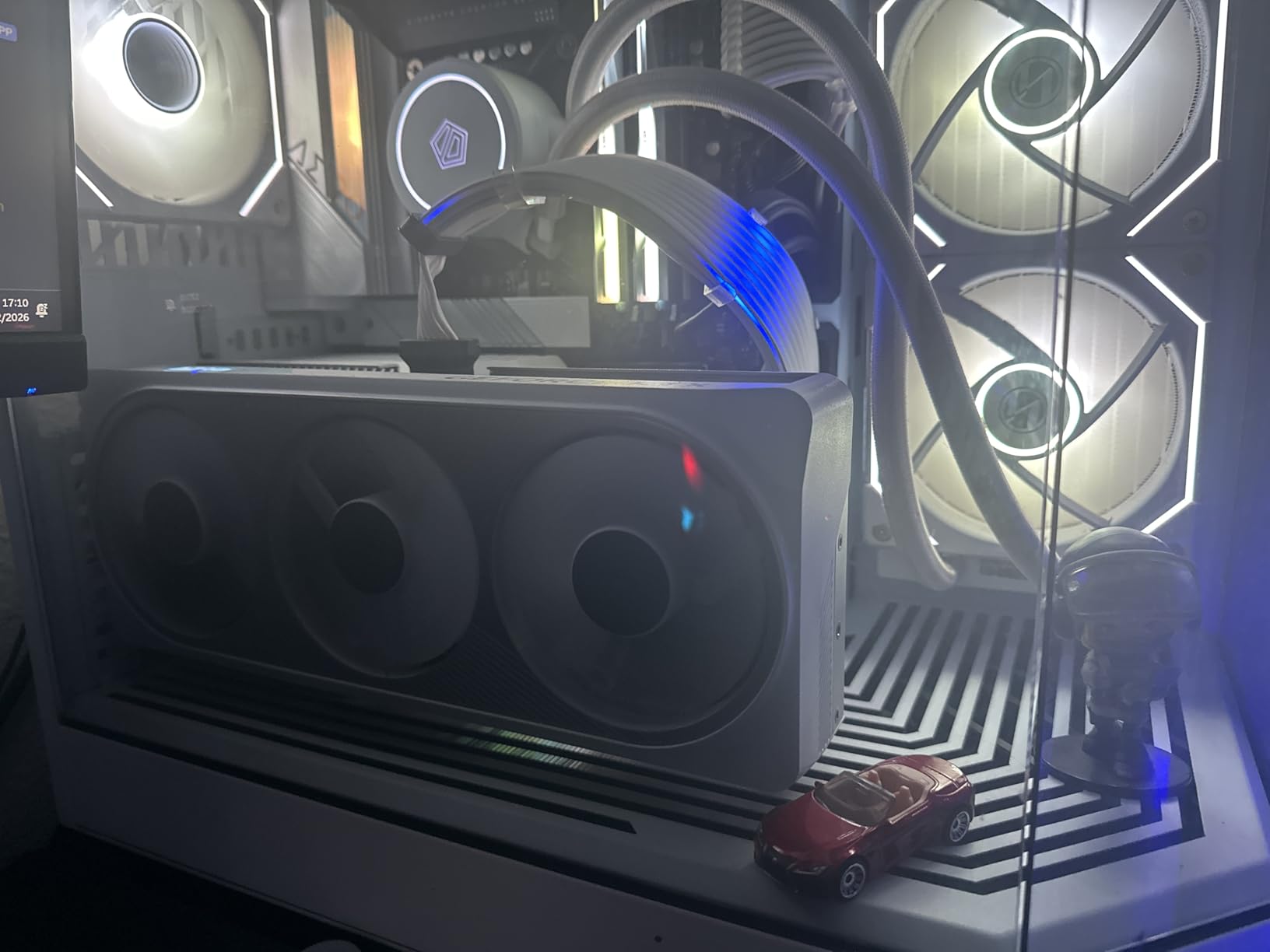 GeForce RTX 5070 Eagle OC ICE SFF 12G Graphics Card, 12GB 192-bit GDDR7, PCIe 5.0, WINDFORCE Cooling System, GV-N5070EAGLEOC ICE-12GD Video Card customer photo 2