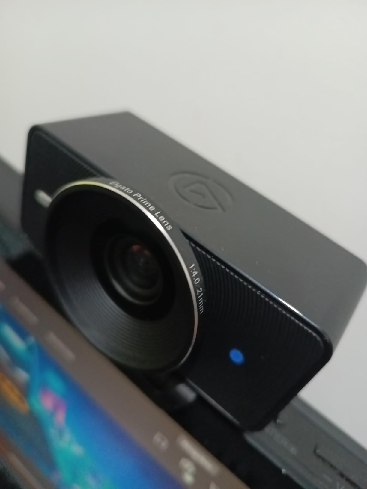 Elgato Facecam 4K - 4K60 Studio Webcam, DSLR-Like Control, Cinematic Effects, 49mm Lens Filters, HDR, Uncompressed Video, Optimized Focus Area customer photo 1