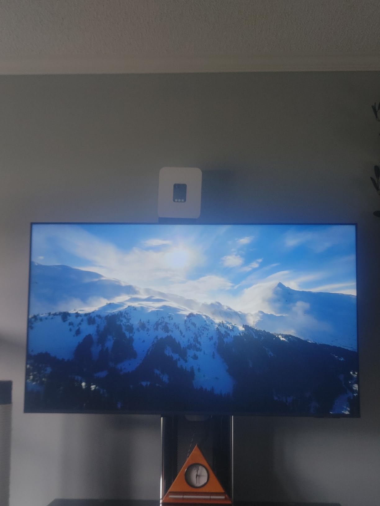 Samsung 85-Inch Class Crystal UHD U8000F 4K Smart TV (2025 Model) Endless Free Content, Crystal Processor 4K, MetalStream Design, Knox Security, Alexa Built-in customer photo 2