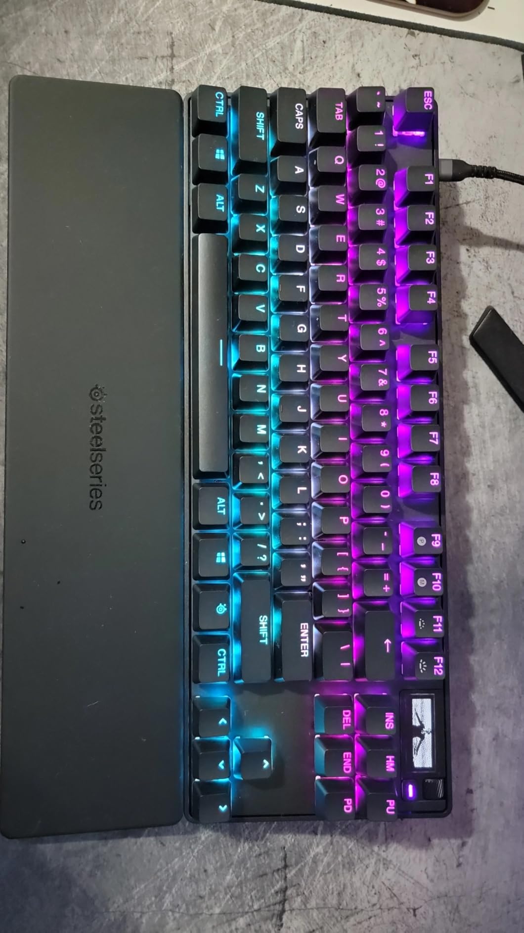 SteelSeries Apex Pro TKL Gen 3 White OmniPoint 3.0 Switches - Adjustable Actuation - Rapid Trigger - Game-Ready Presets - Protection Mode - Rapid Tap/SOCD - OLED - RGB - PBT Keycaps - USB-C customer photo 1