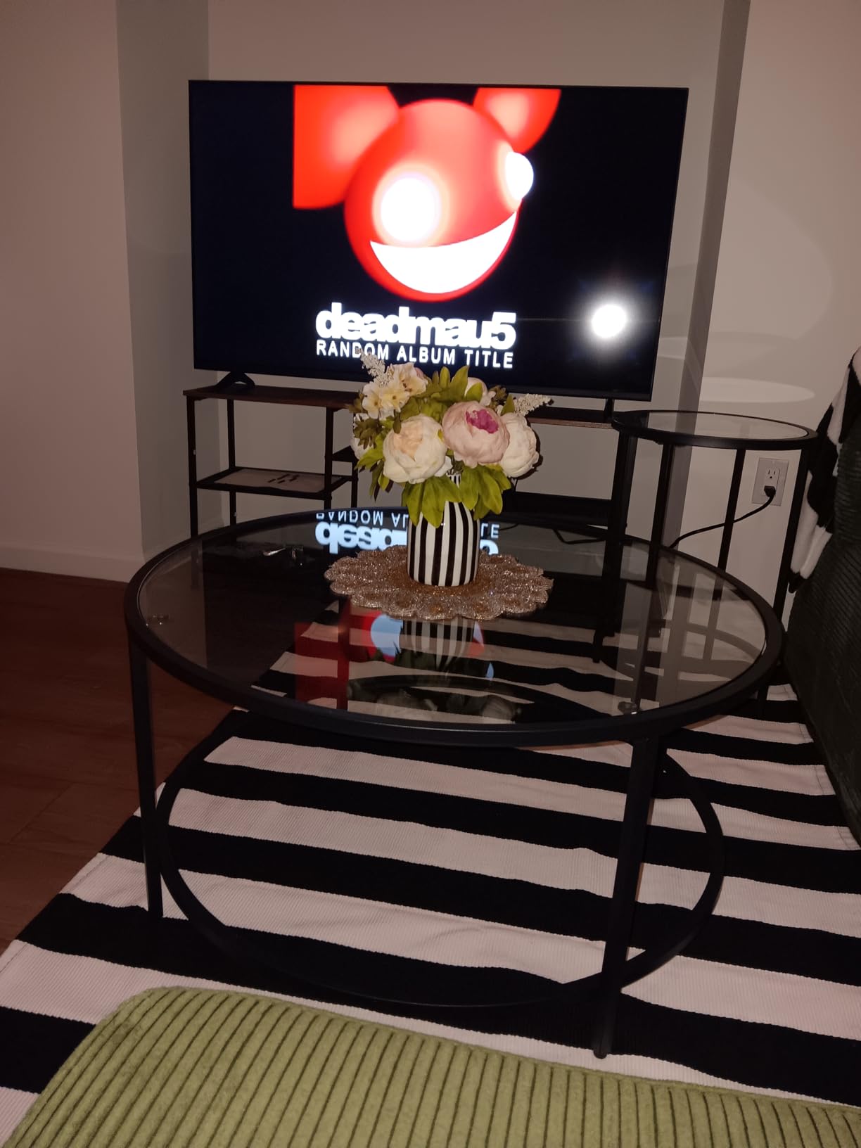 INSIGNIA 65-inch Class F50 Series LED 4K UHD Smart Fire TV with Alexa Voice Remote (NS-65F501NA26) customer photo 1